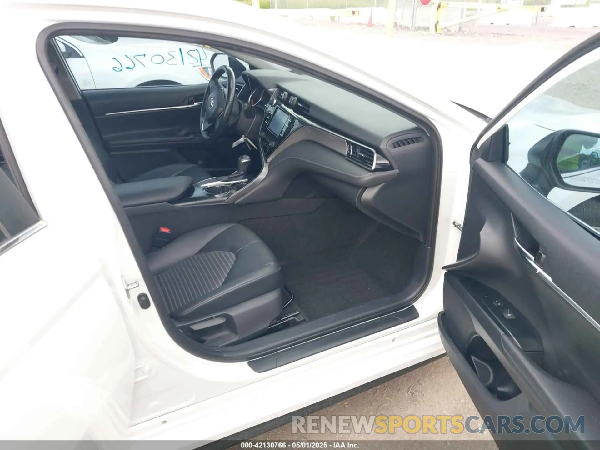 5 Photograph of a damaged car 4T1B11HK4KU833163 TOYOTA CAMRY 2019