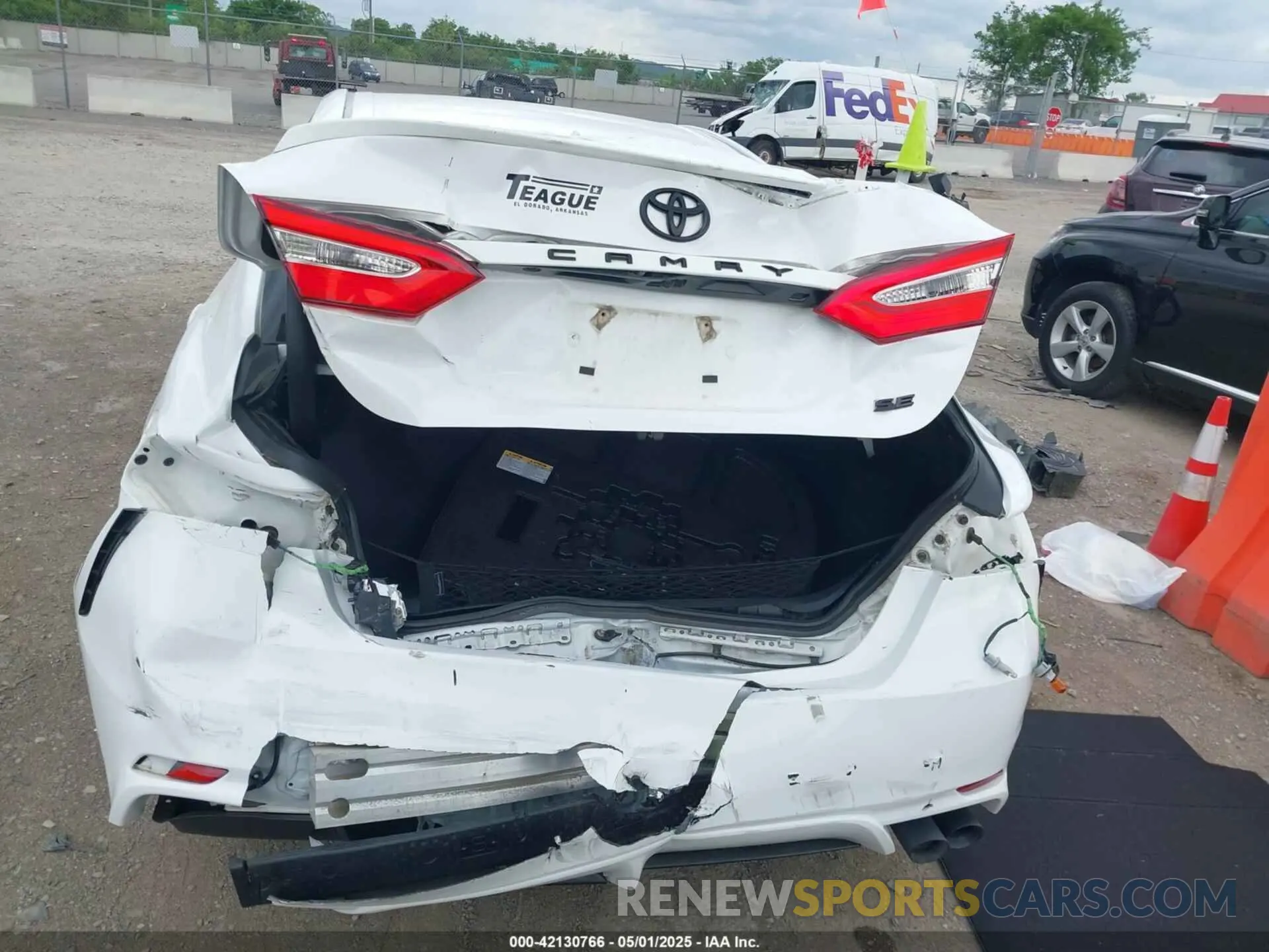 6 Photograph of a damaged car 4T1B11HK4KU833163 TOYOTA CAMRY 2019