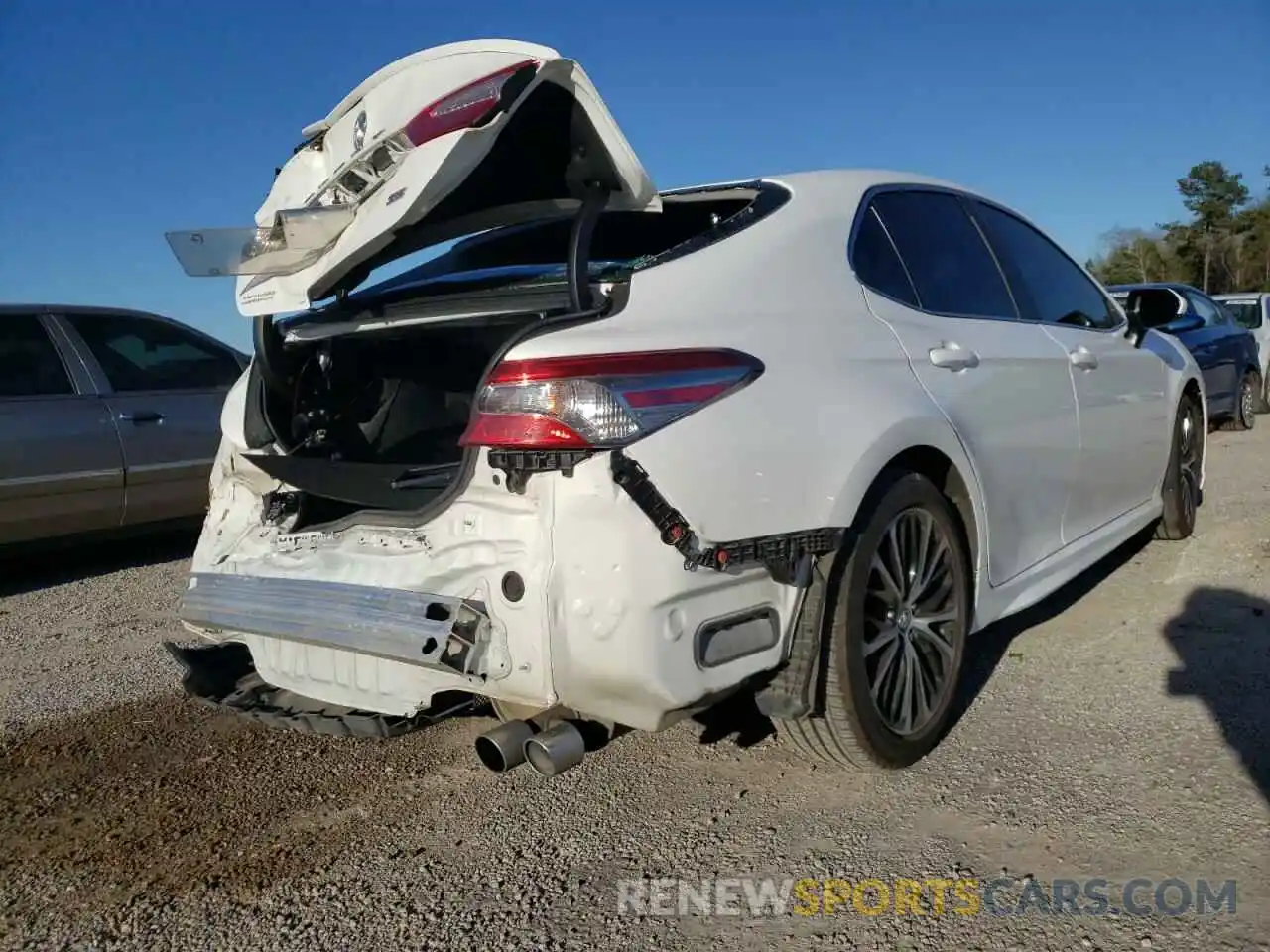 4 Photograph of a damaged car 4T1B11HK4KU834202 TOYOTA CAMRY 2019