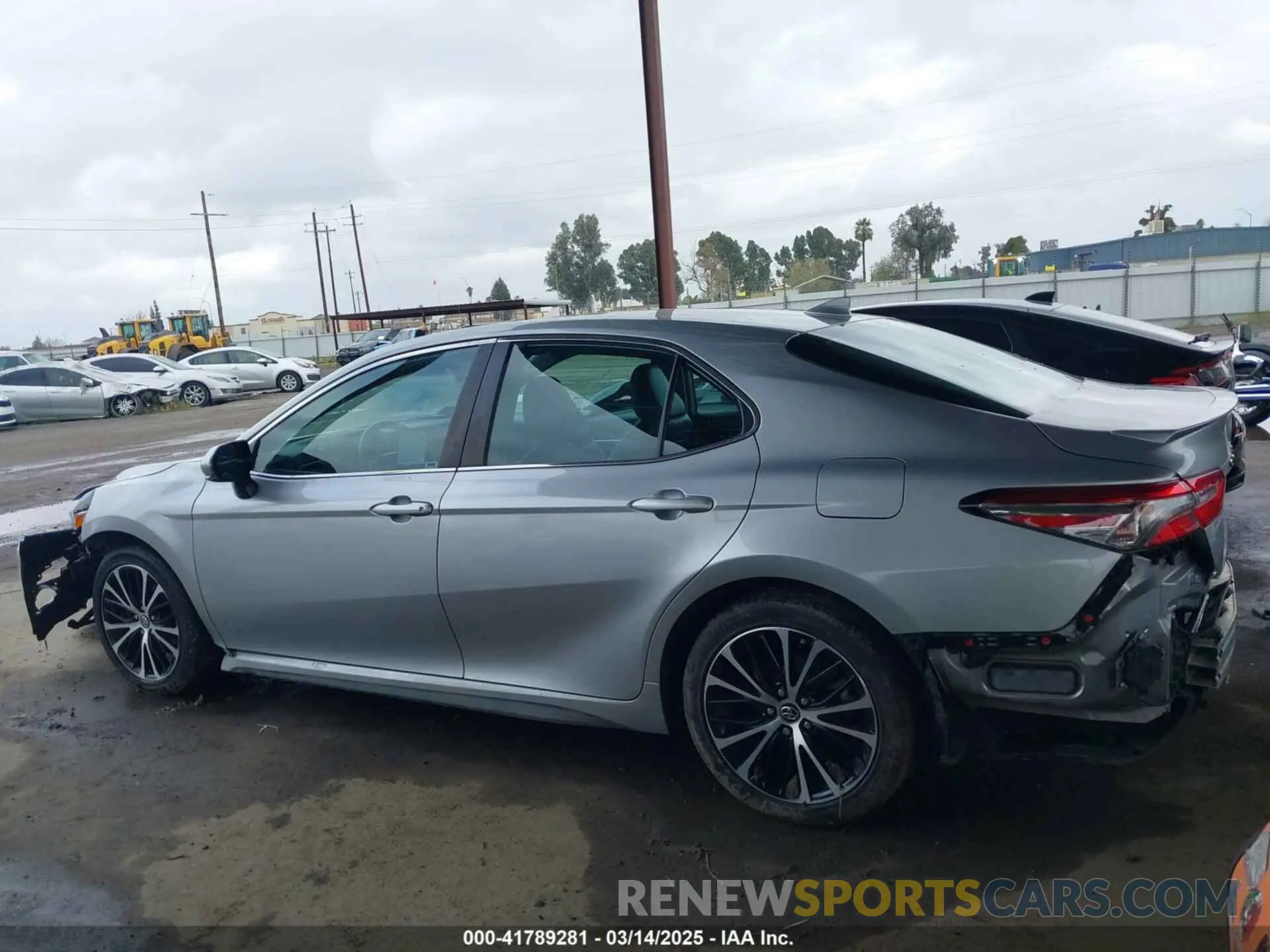 15 Photograph of a damaged car 4T1B11HK4KU839349 TOYOTA CAMRY 2019