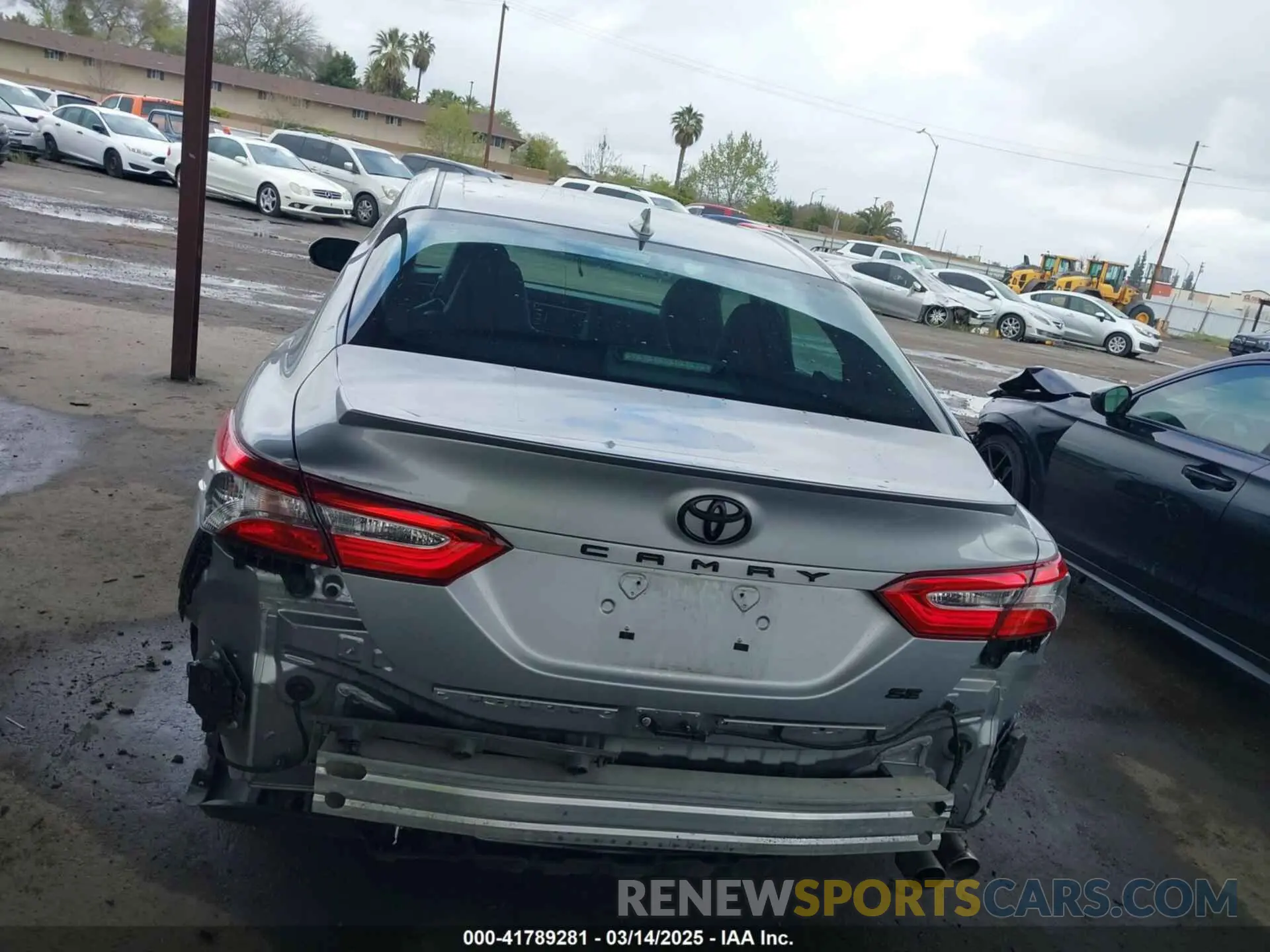 17 Photograph of a damaged car 4T1B11HK4KU839349 TOYOTA CAMRY 2019
