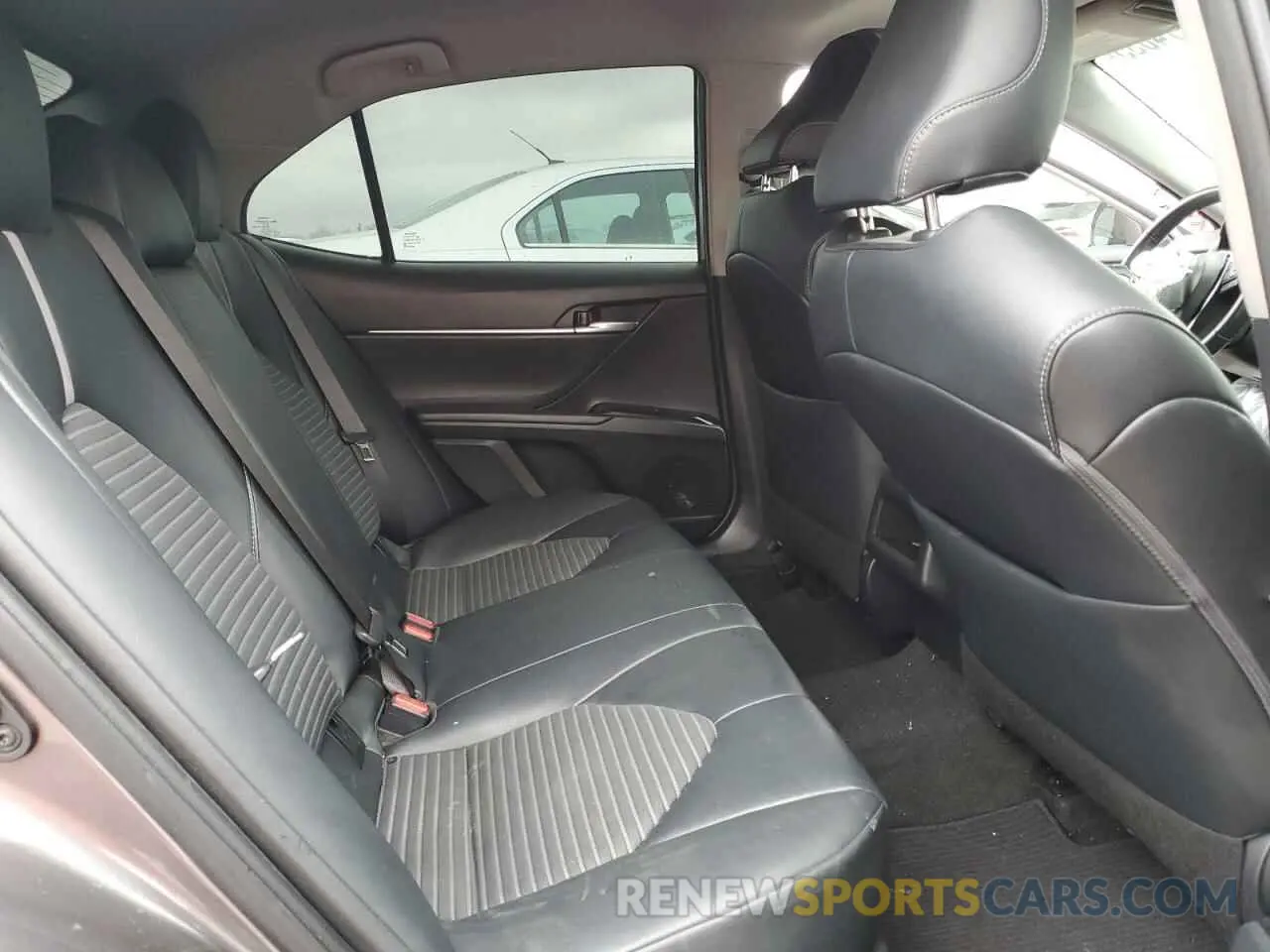 10 Photograph of a damaged car 4T1B11HK4KU840792 TOYOTA CAMRY 2019