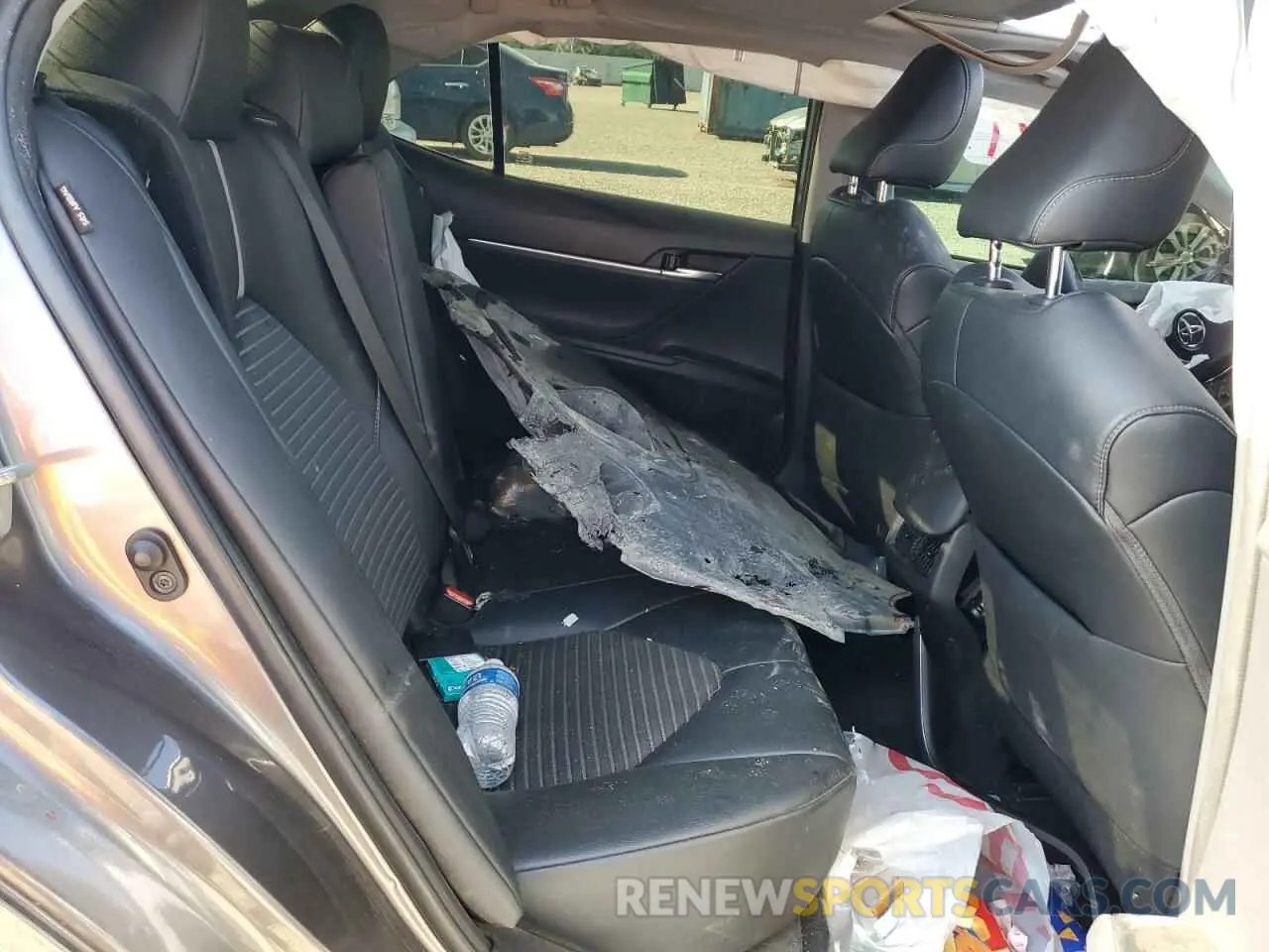 10 Photograph of a damaged car 4T1B11HK4KU842588 TOYOTA CAMRY 2019