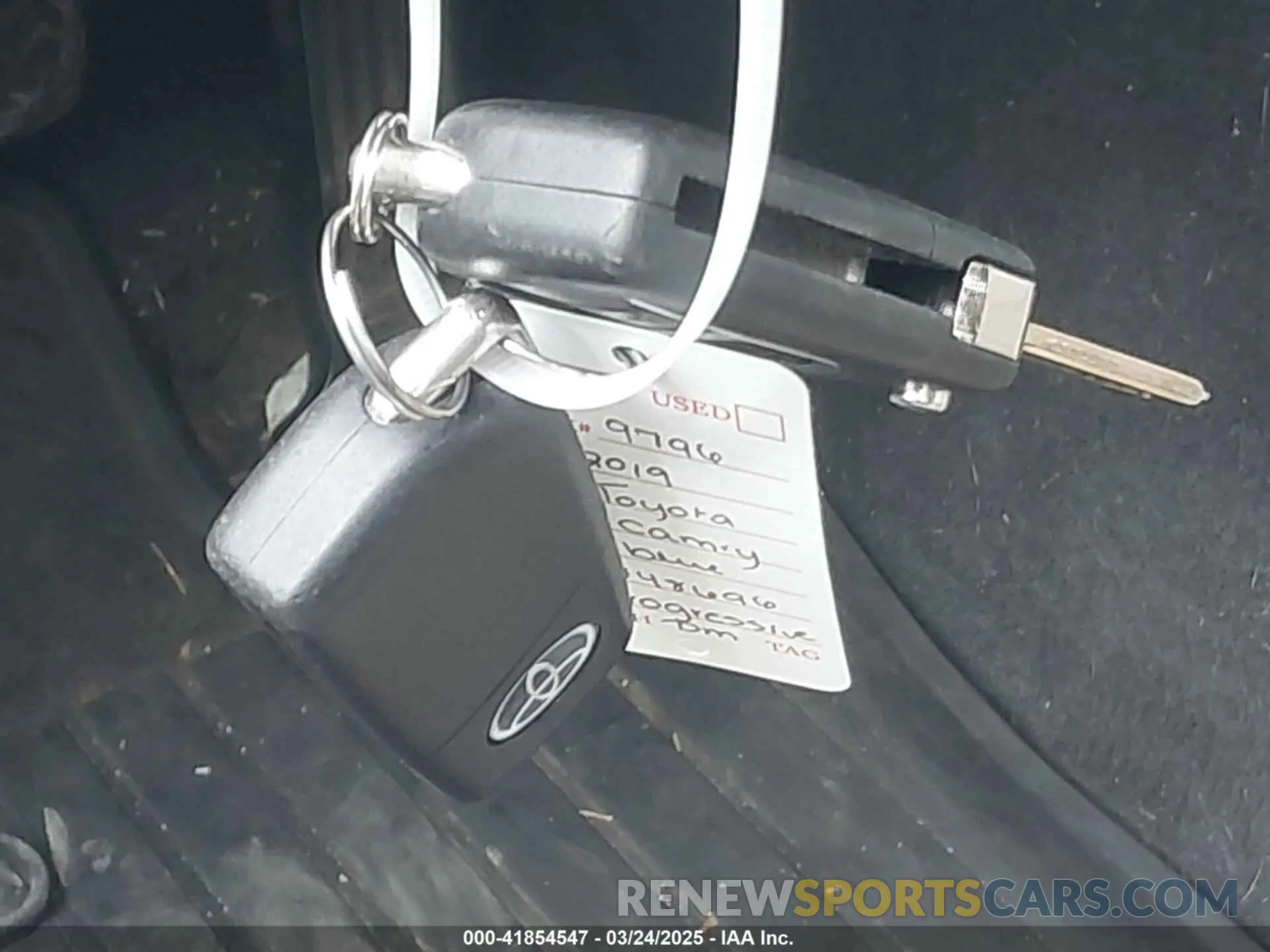 11 Photograph of a damaged car 4T1B11HK4KU848696 TOYOTA CAMRY 2019