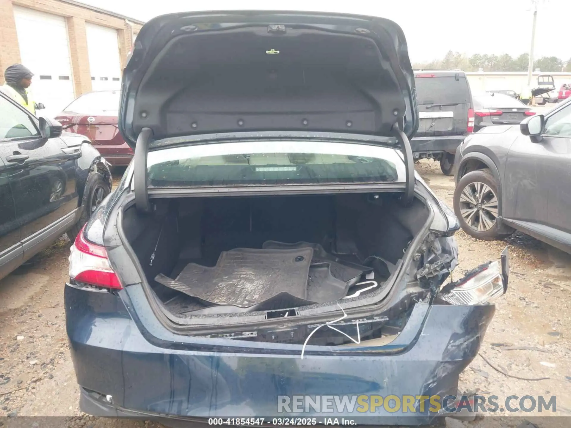 16 Photograph of a damaged car 4T1B11HK4KU848696 TOYOTA CAMRY 2019