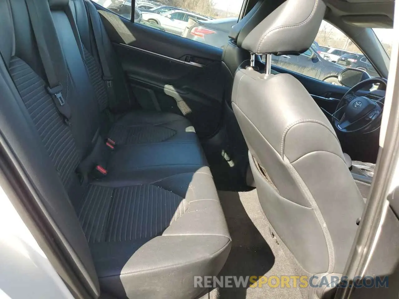 10 Photograph of a damaged car 4T1B11HK4KU850285 TOYOTA CAMRY 2019