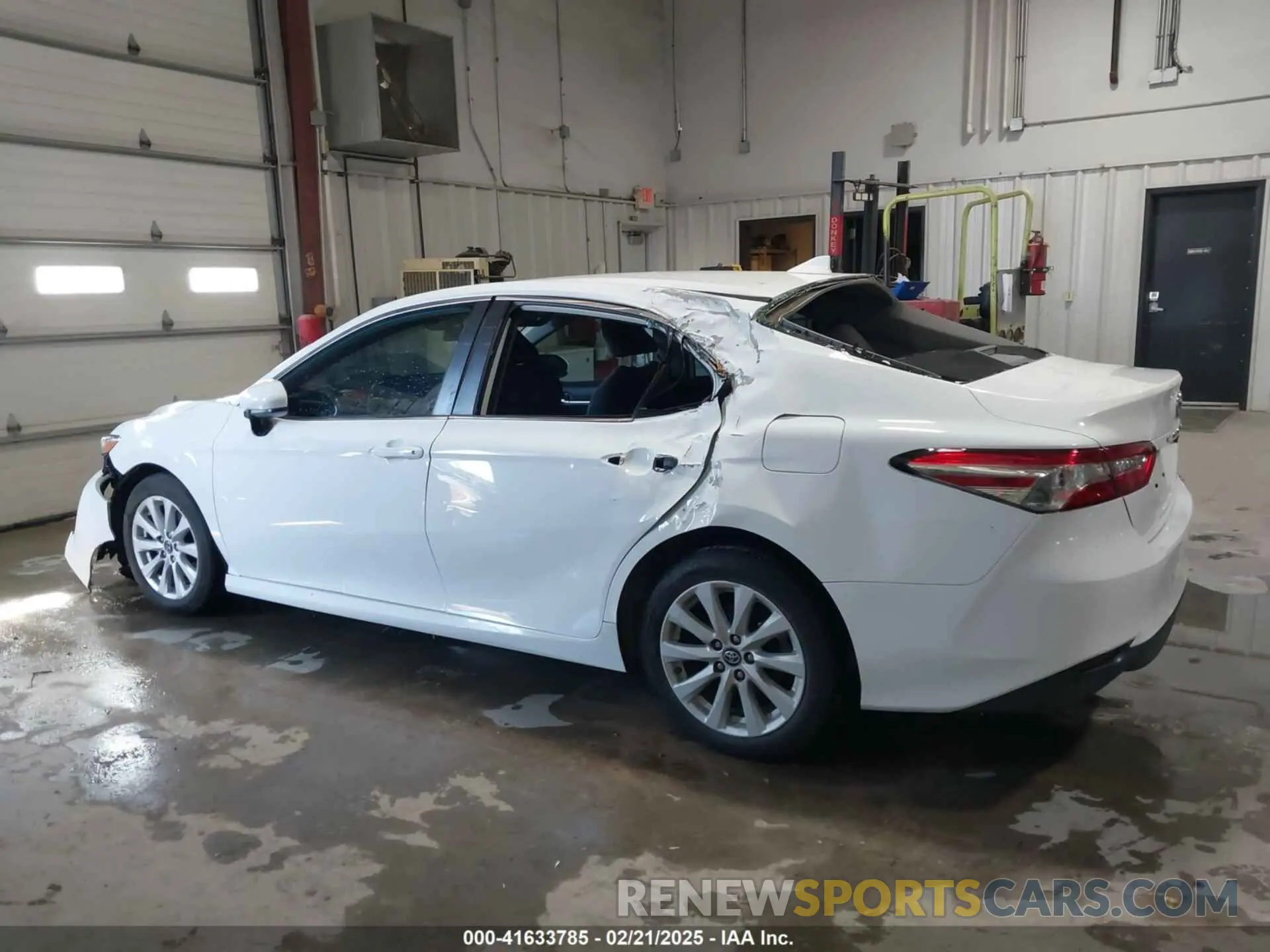14 Photograph of a damaged car 4T1B11HK4KU853137 TOYOTA CAMRY 2019