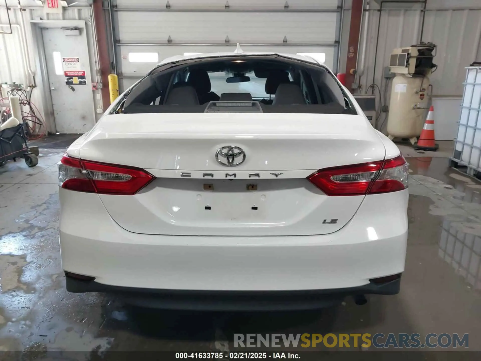 16 Photograph of a damaged car 4T1B11HK4KU853137 TOYOTA CAMRY 2019