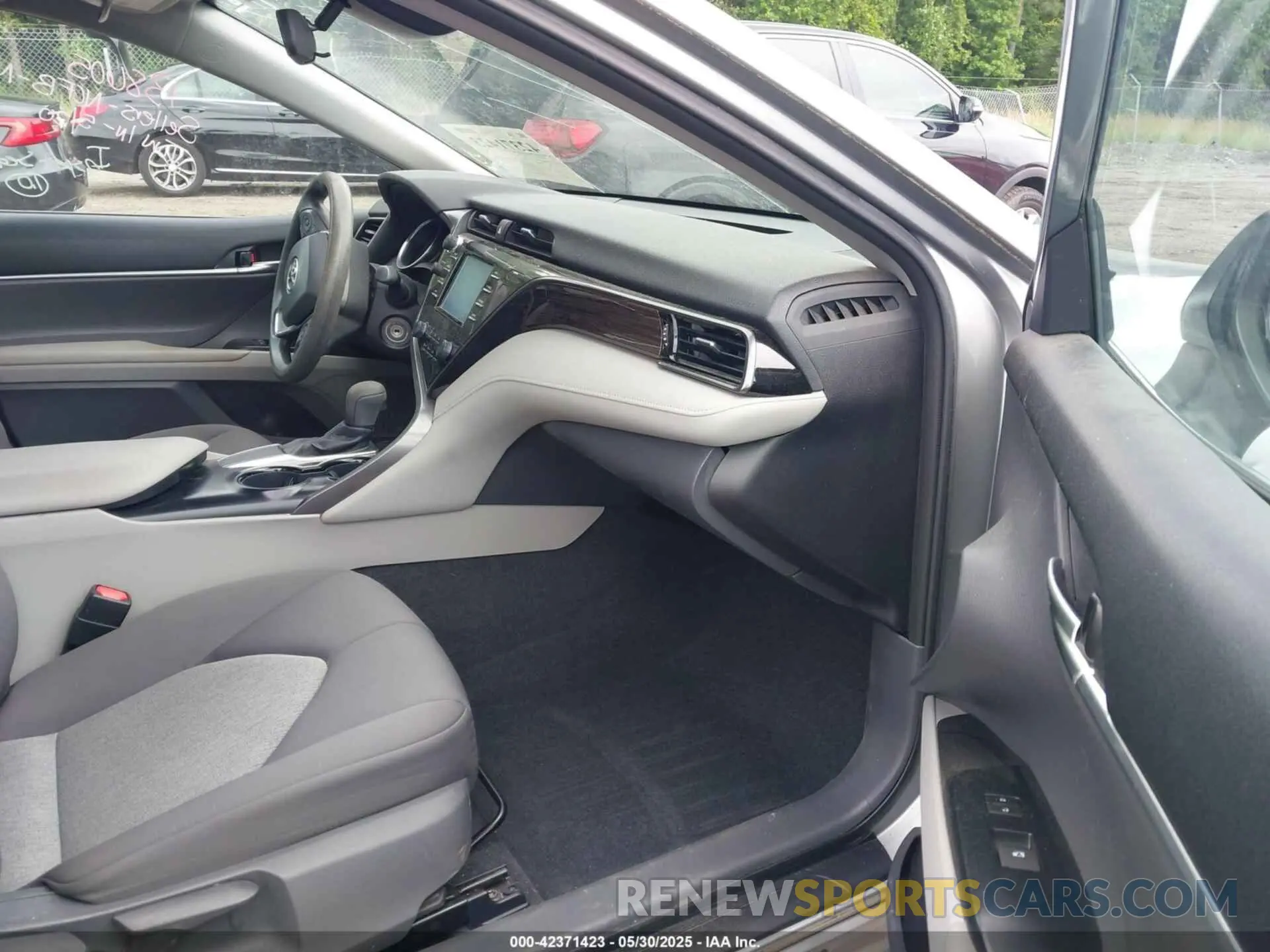 5 Photograph of a damaged car 4T1B11HK4KU853459 TOYOTA CAMRY 2019