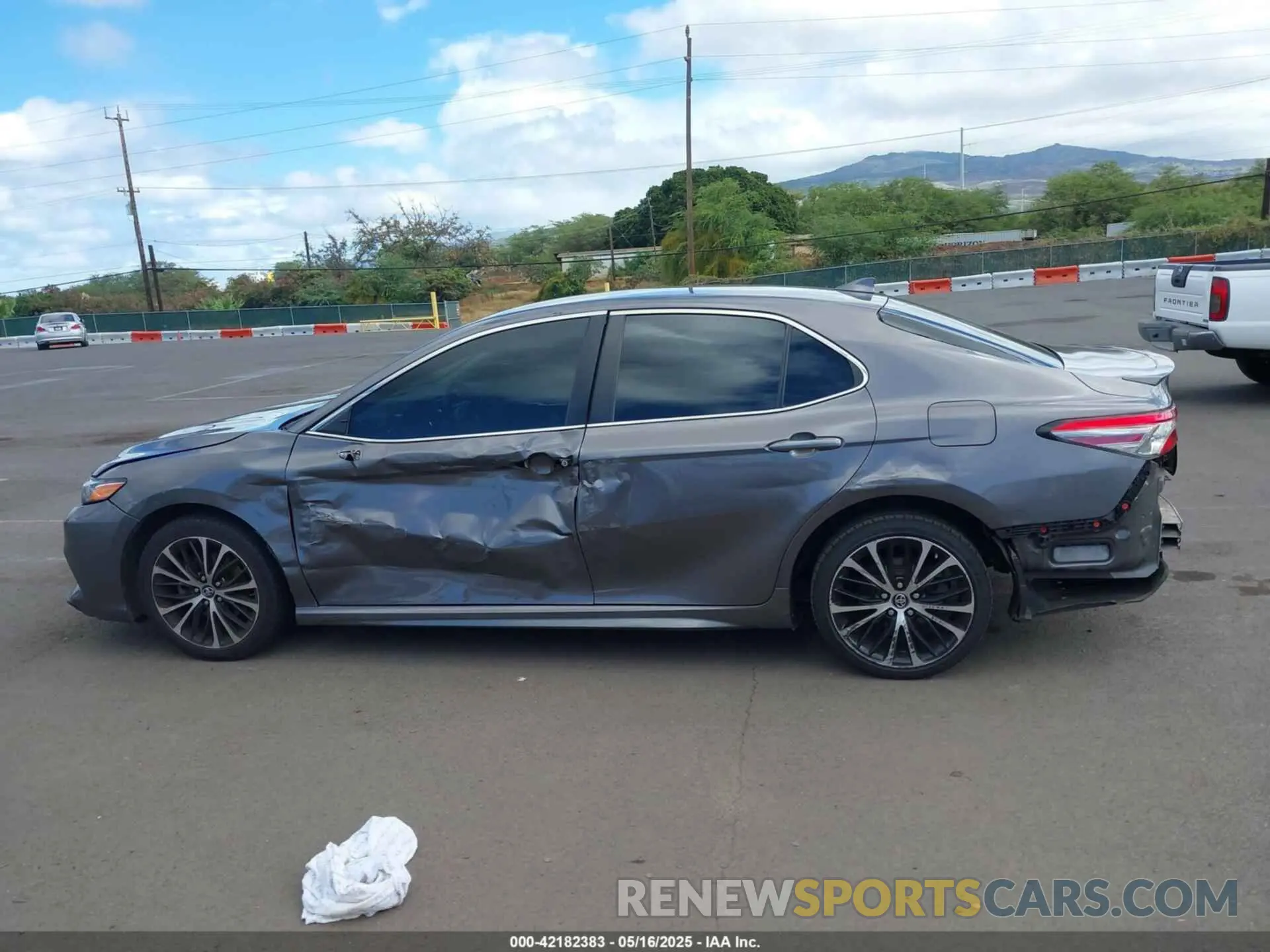 13 Photograph of a damaged car 4T1B11HK5KU165065 TOYOTA CAMRY 2019