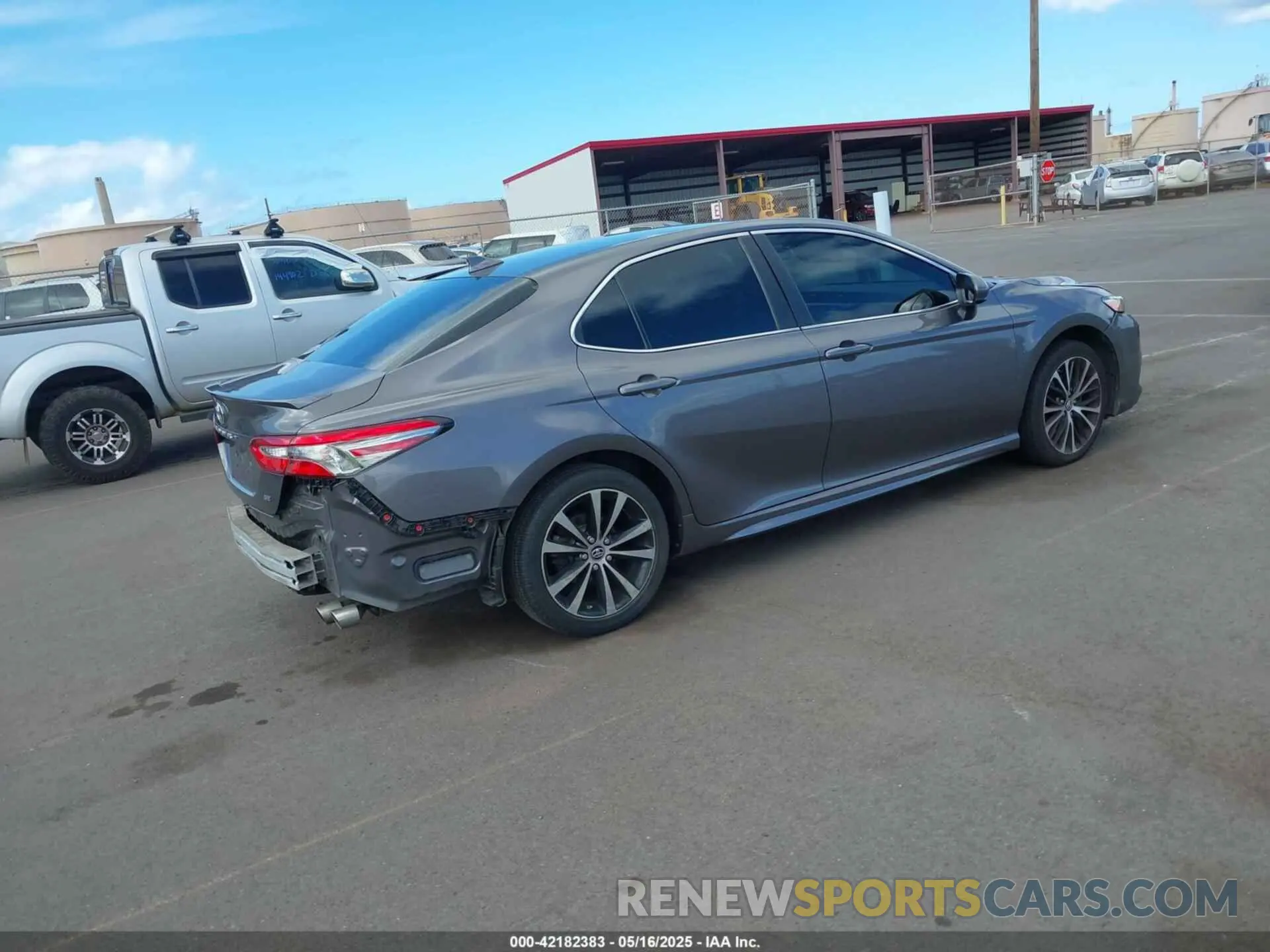 4 Photograph of a damaged car 4T1B11HK5KU165065 TOYOTA CAMRY 2019
