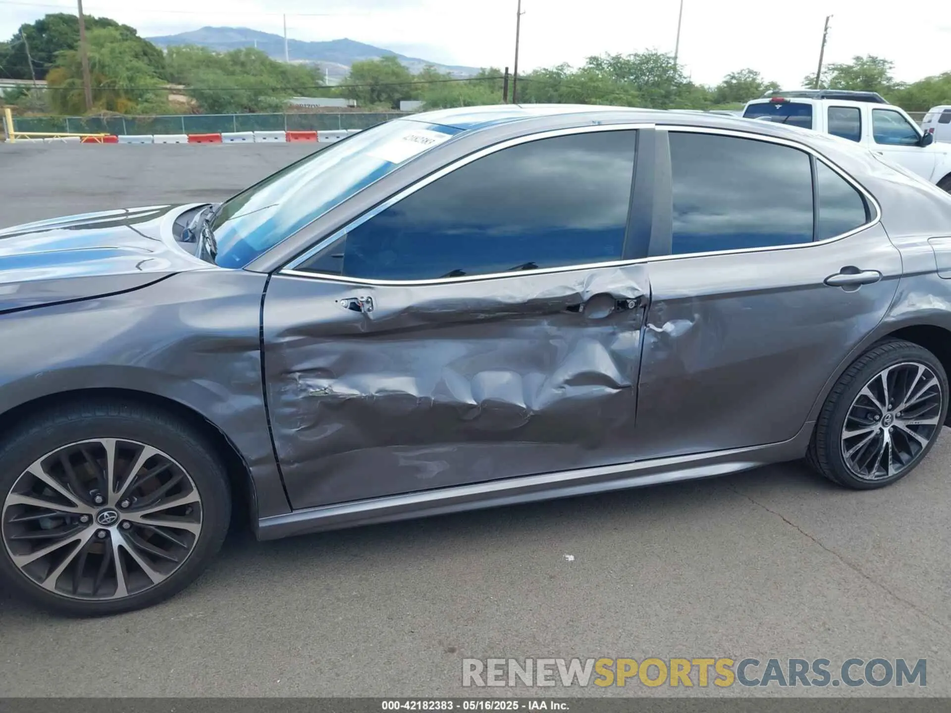 6 Photograph of a damaged car 4T1B11HK5KU165065 TOYOTA CAMRY 2019