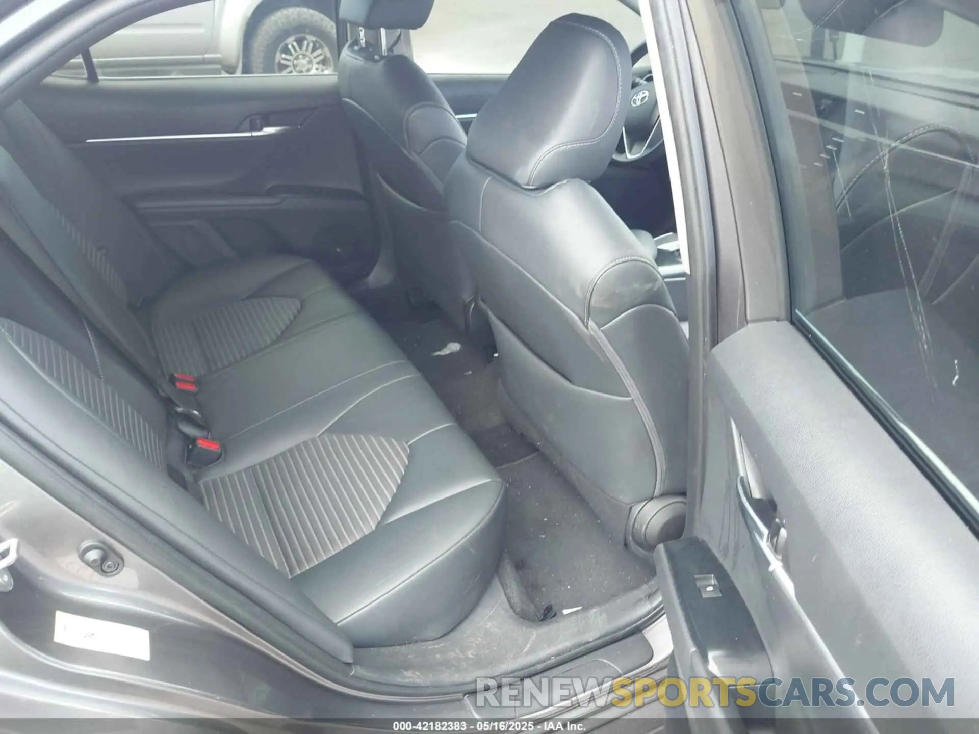 8 Photograph of a damaged car 4T1B11HK5KU165065 TOYOTA CAMRY 2019