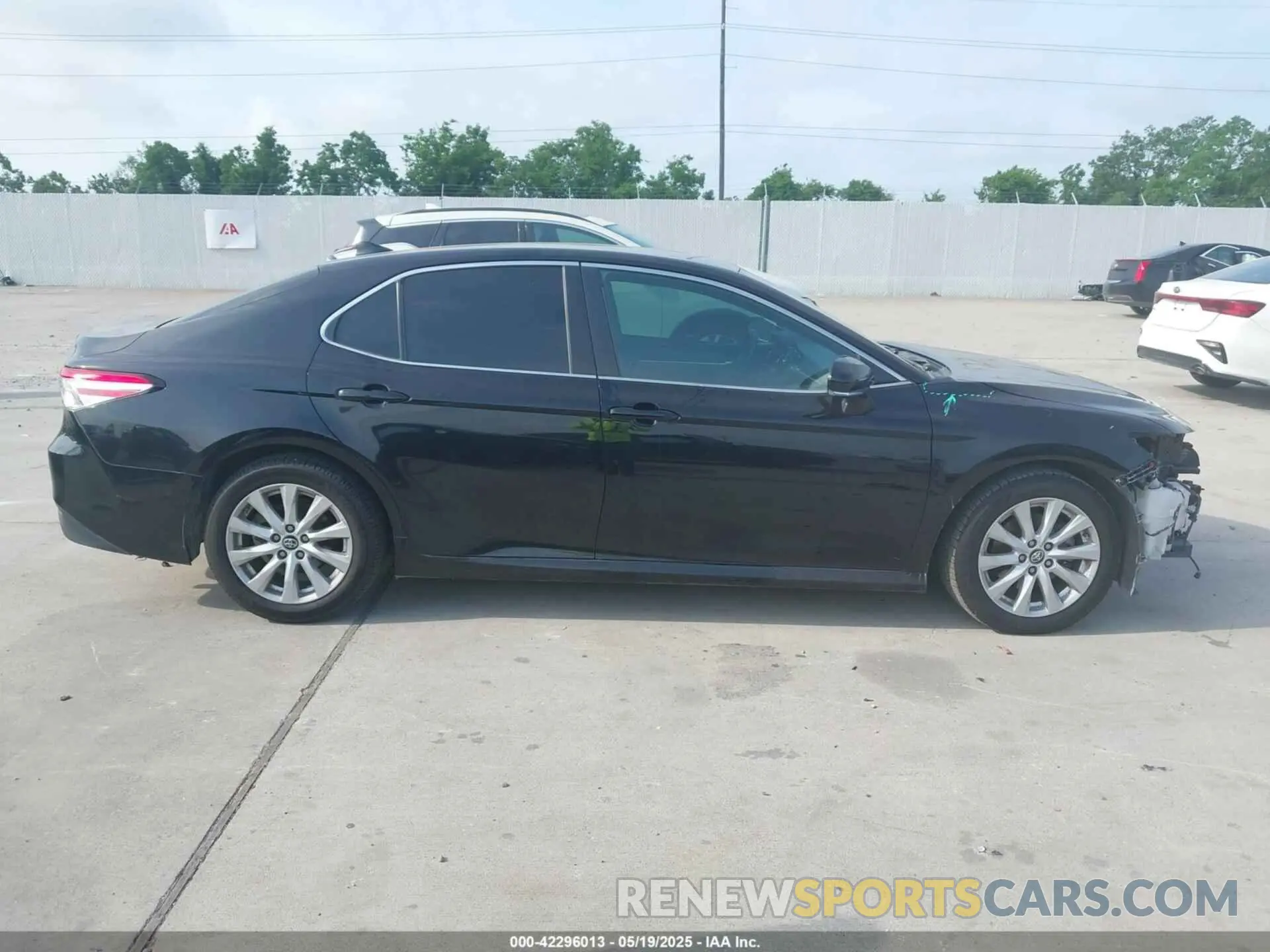 13 Photograph of a damaged car 4T1B11HK5KU177832 TOYOTA CAMRY 2019