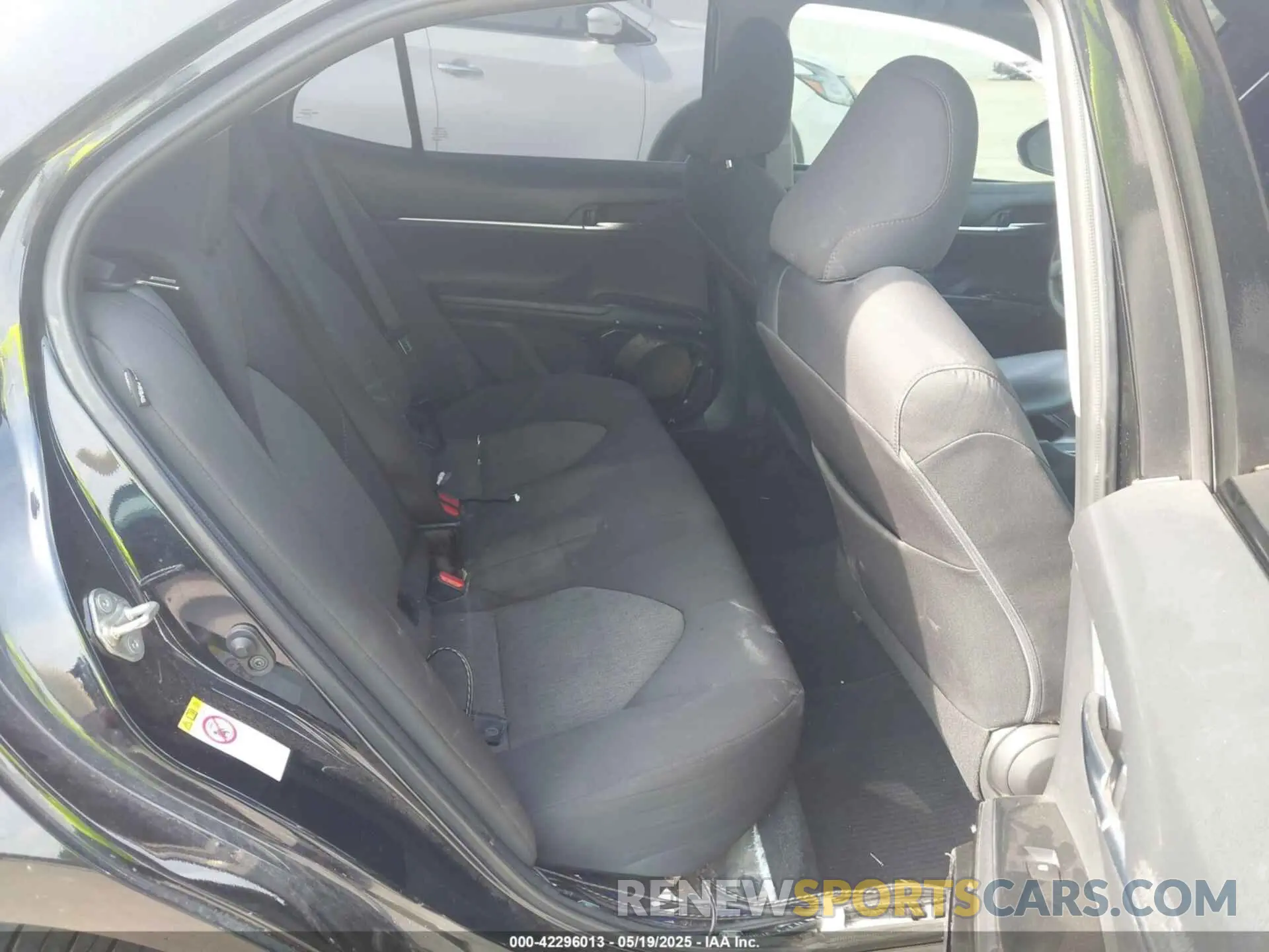 8 Photograph of a damaged car 4T1B11HK5KU177832 TOYOTA CAMRY 2019
