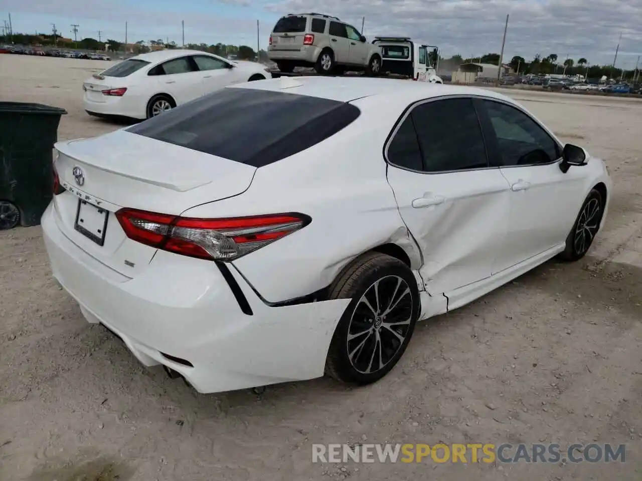 4 Photograph of a damaged car 4T1B11HK5KU178365 TOYOTA CAMRY 2019