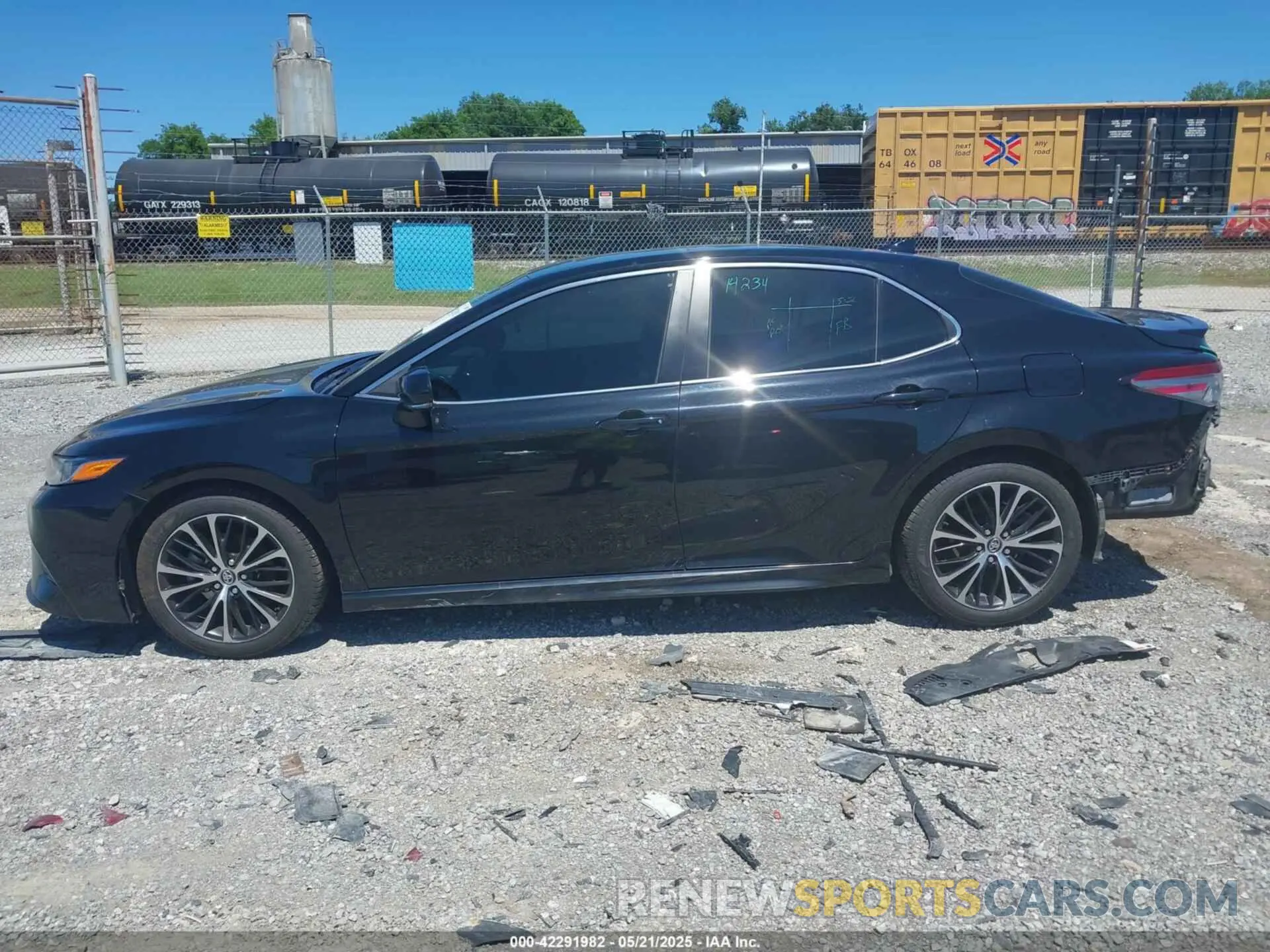 14 Photograph of a damaged car 4T1B11HK5KU180665 TOYOTA CAMRY 2019