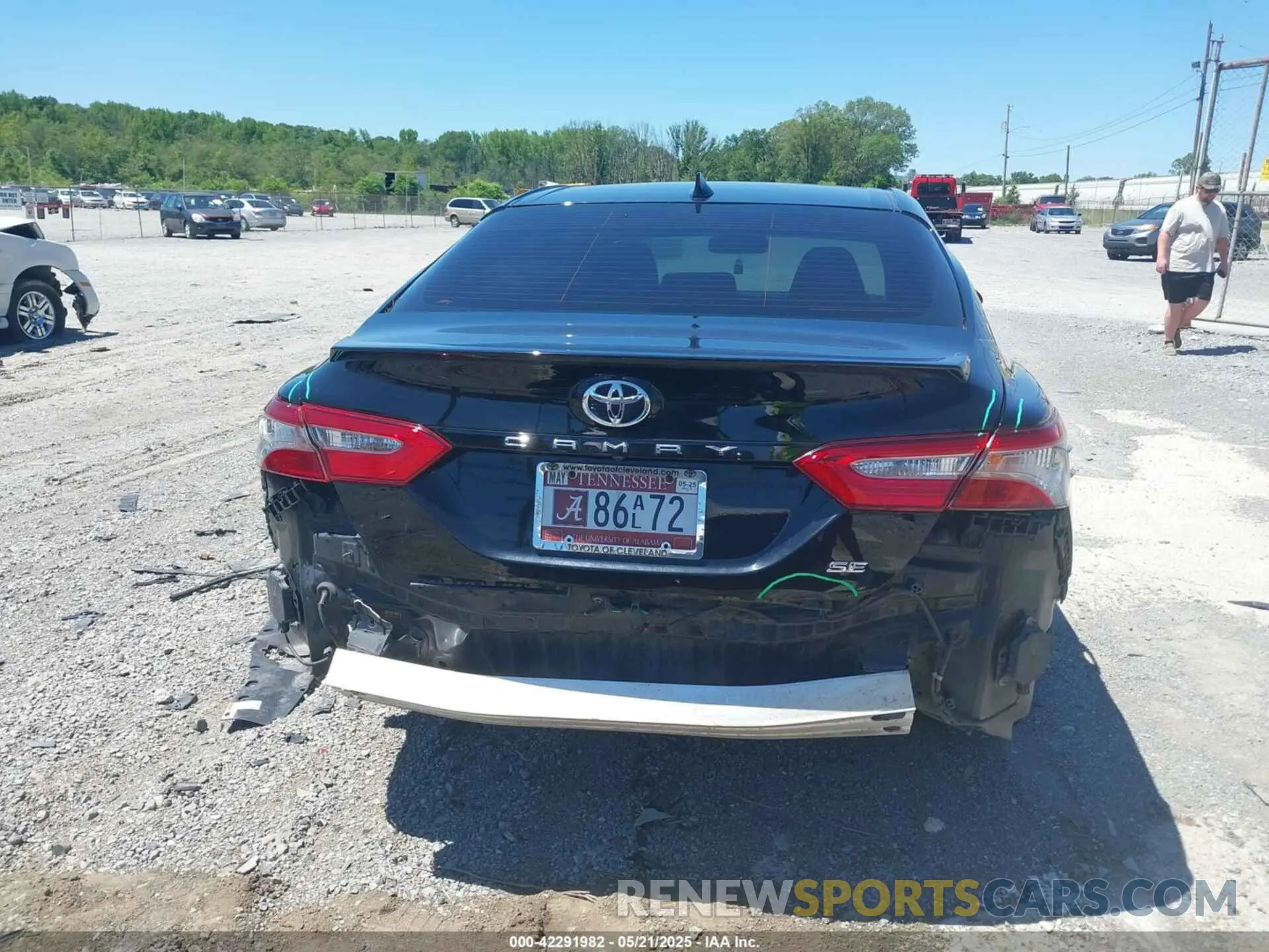 16 Photograph of a damaged car 4T1B11HK5KU180665 TOYOTA CAMRY 2019