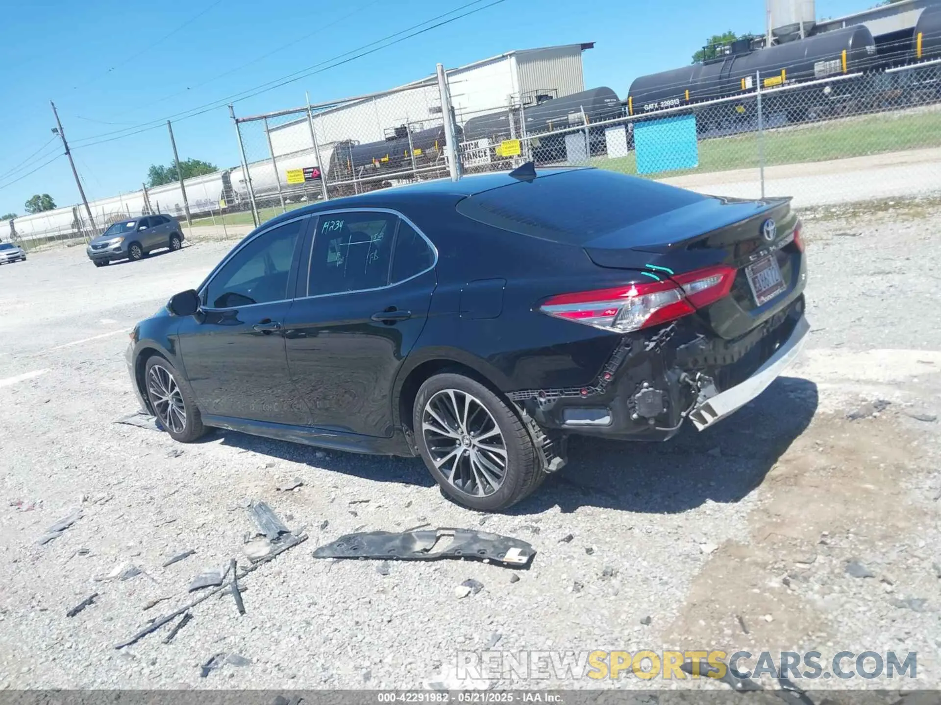3 Photograph of a damaged car 4T1B11HK5KU180665 TOYOTA CAMRY 2019