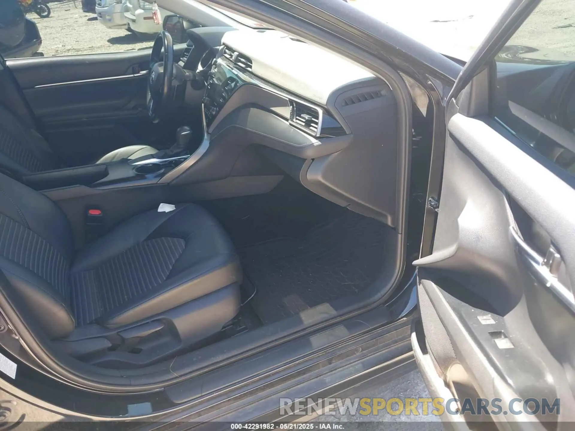 5 Photograph of a damaged car 4T1B11HK5KU180665 TOYOTA CAMRY 2019