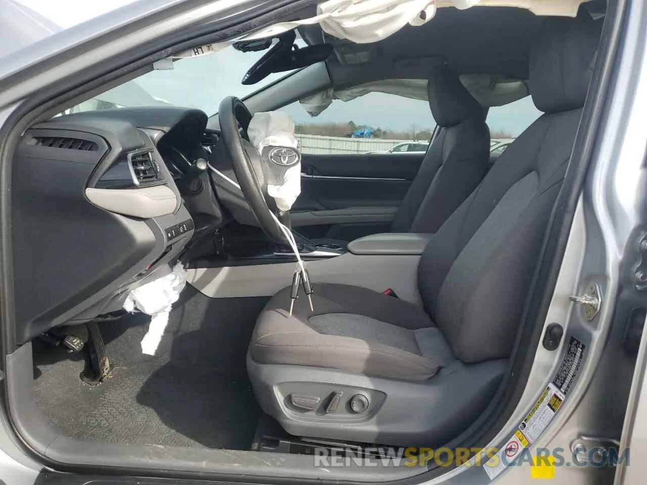 7 Photograph of a damaged car 4T1B11HK5KU182934 TOYOTA CAMRY 2019