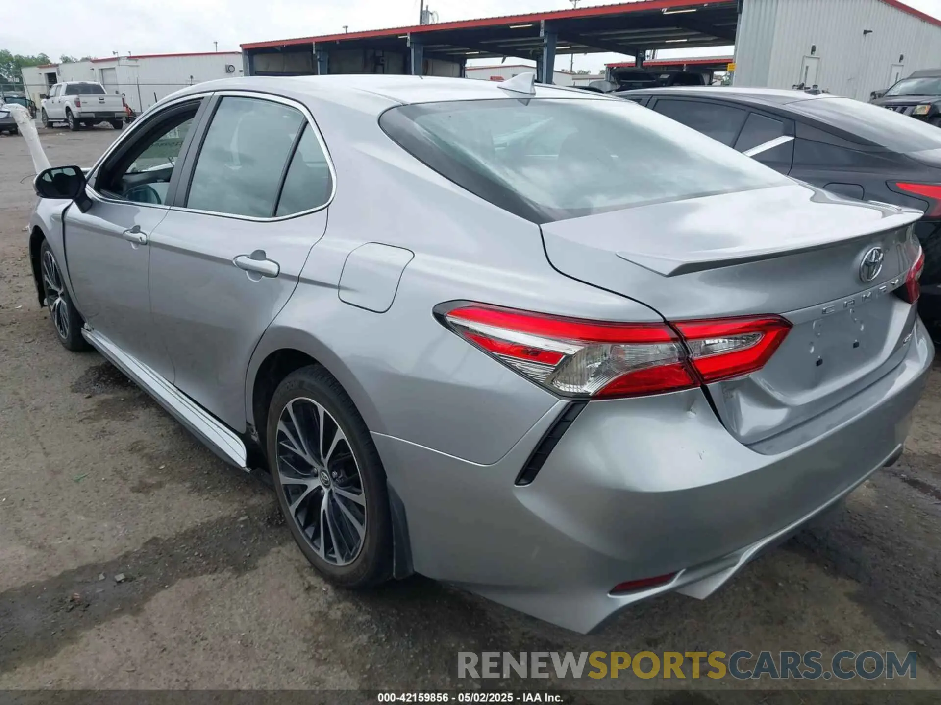 3 Photograph of a damaged car 4T1B11HK5KU186126 TOYOTA CAMRY 2019