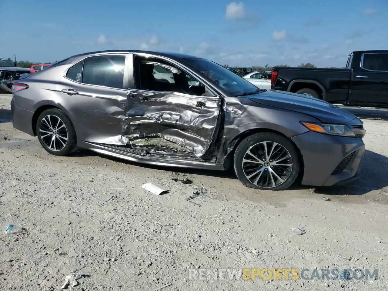 4 Photograph of a damaged car 4T1B11HK5KU186207 TOYOTA CAMRY 2019