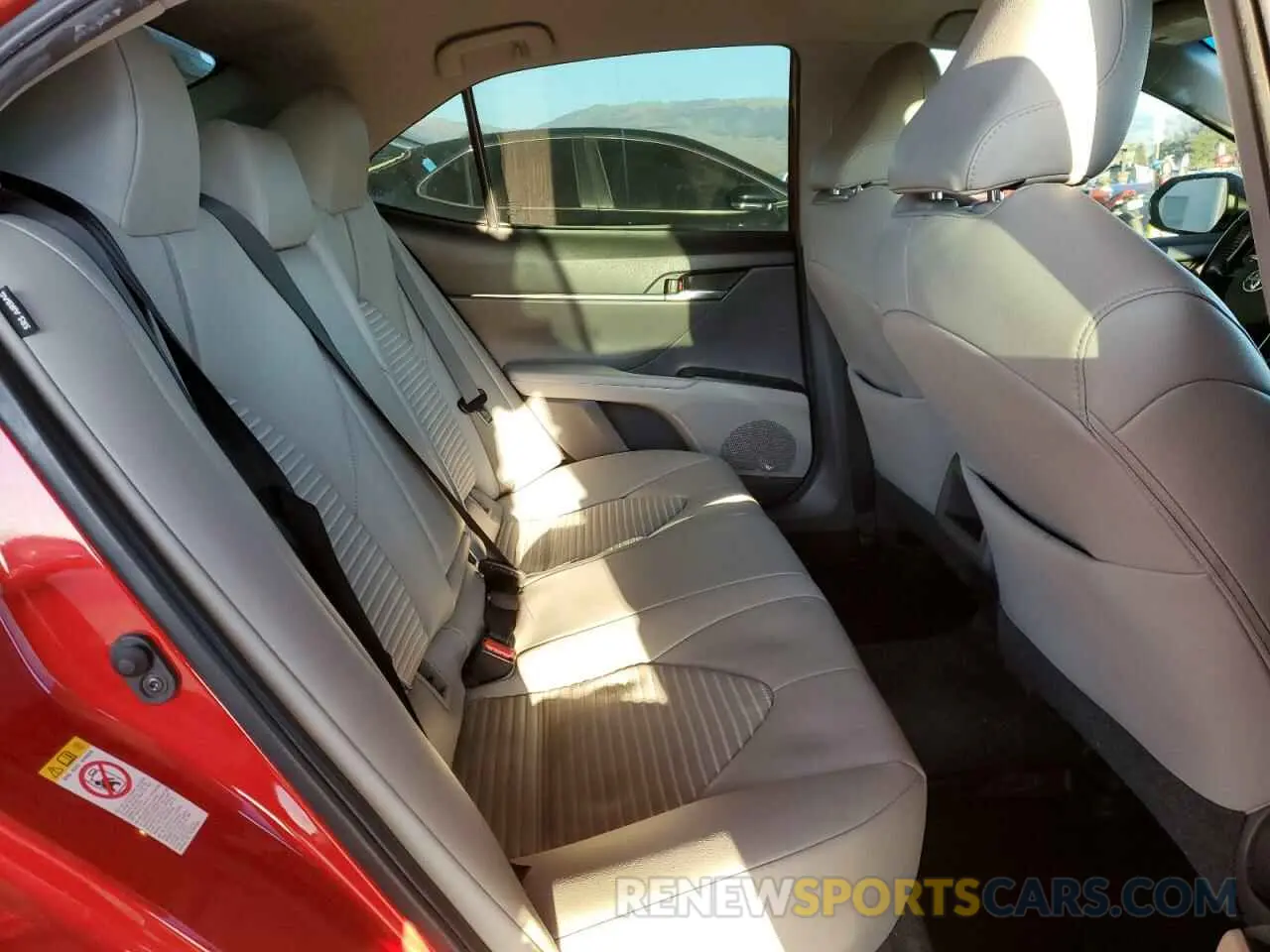 10 Photograph of a damaged car 4T1B11HK5KU200574 TOYOTA CAMRY 2019