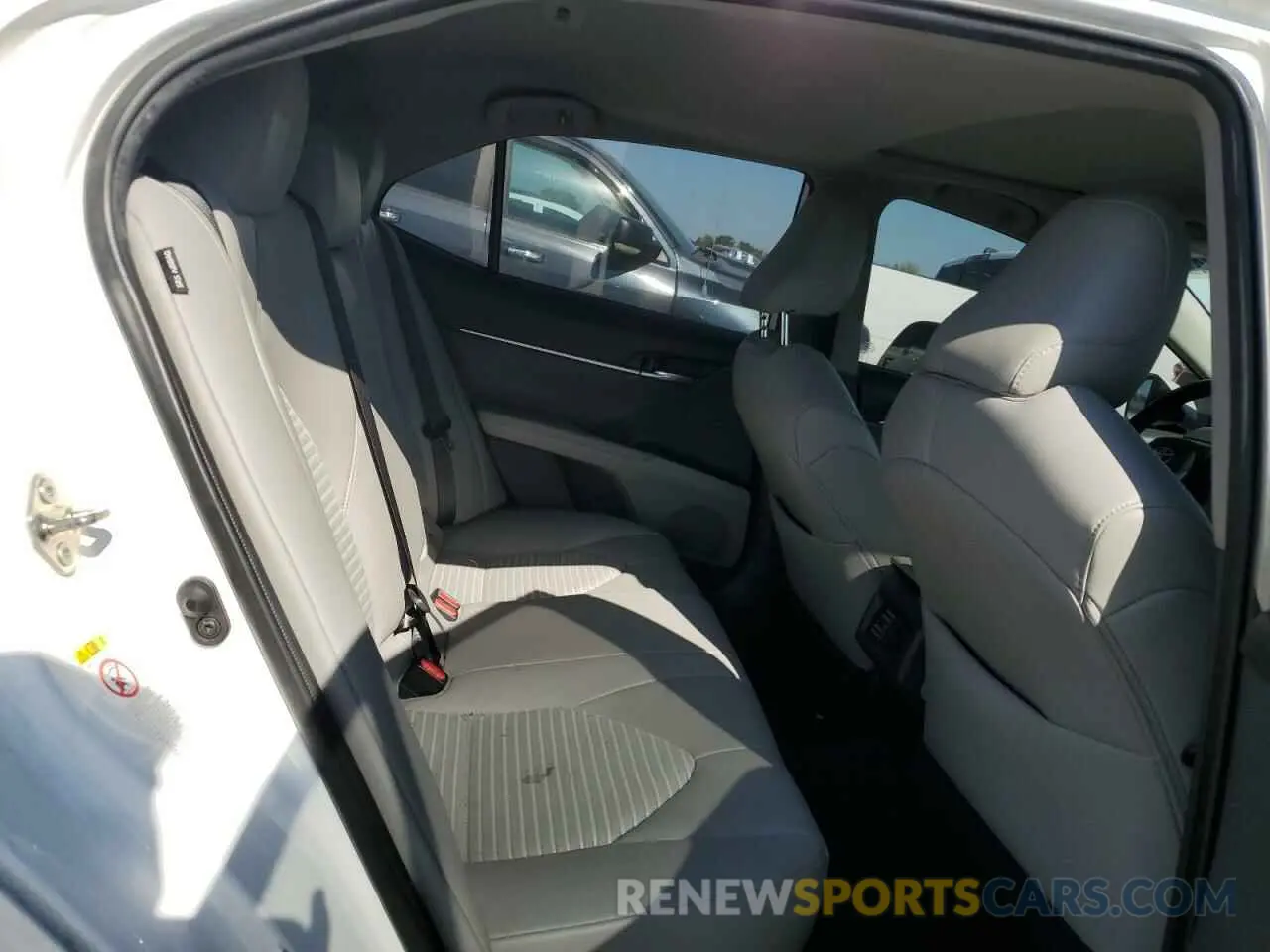10 Photograph of a damaged car 4T1B11HK5KU206472 TOYOTA CAMRY 2019