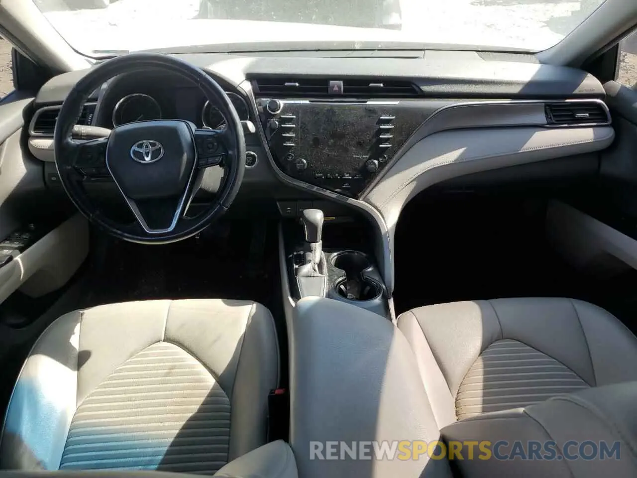 8 Photograph of a damaged car 4T1B11HK5KU206472 TOYOTA CAMRY 2019