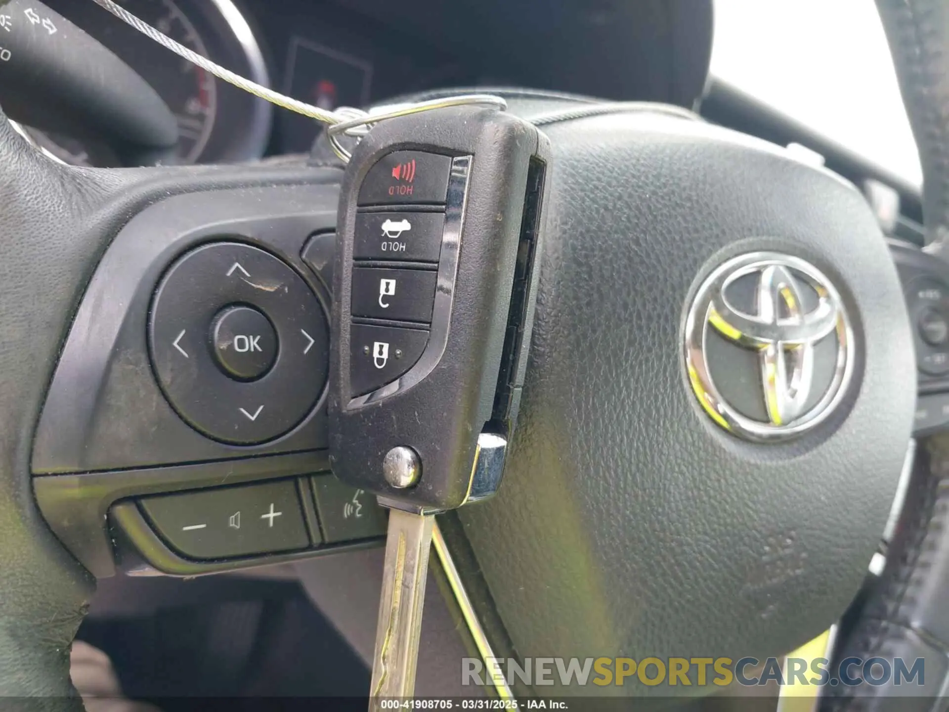 11 Photograph of a damaged car 4T1B11HK5KU207427 TOYOTA CAMRY 2019
