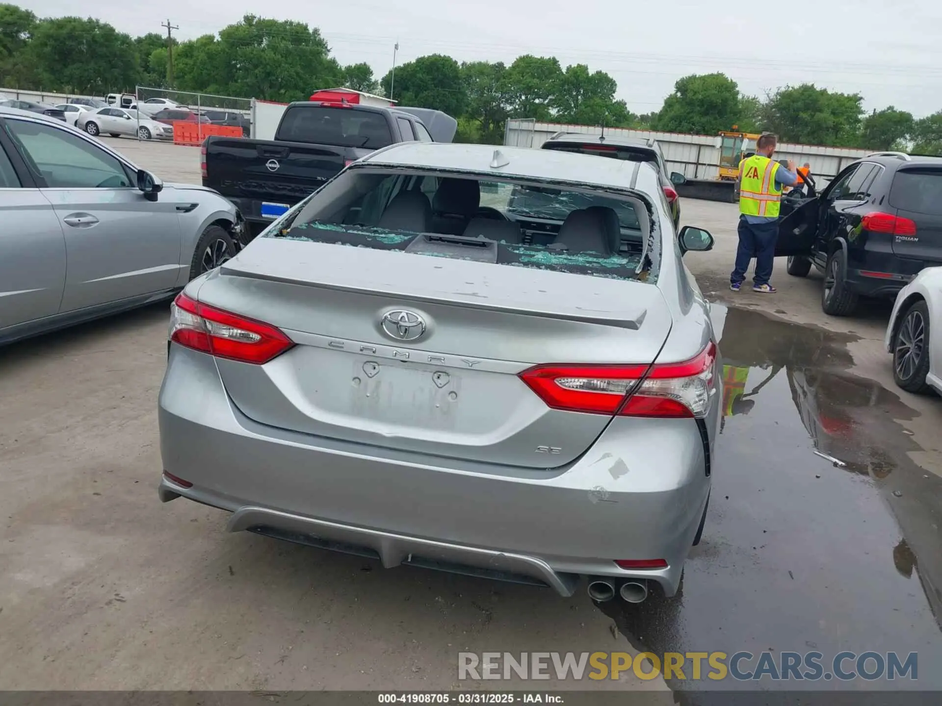 16 Photograph of a damaged car 4T1B11HK5KU207427 TOYOTA CAMRY 2019