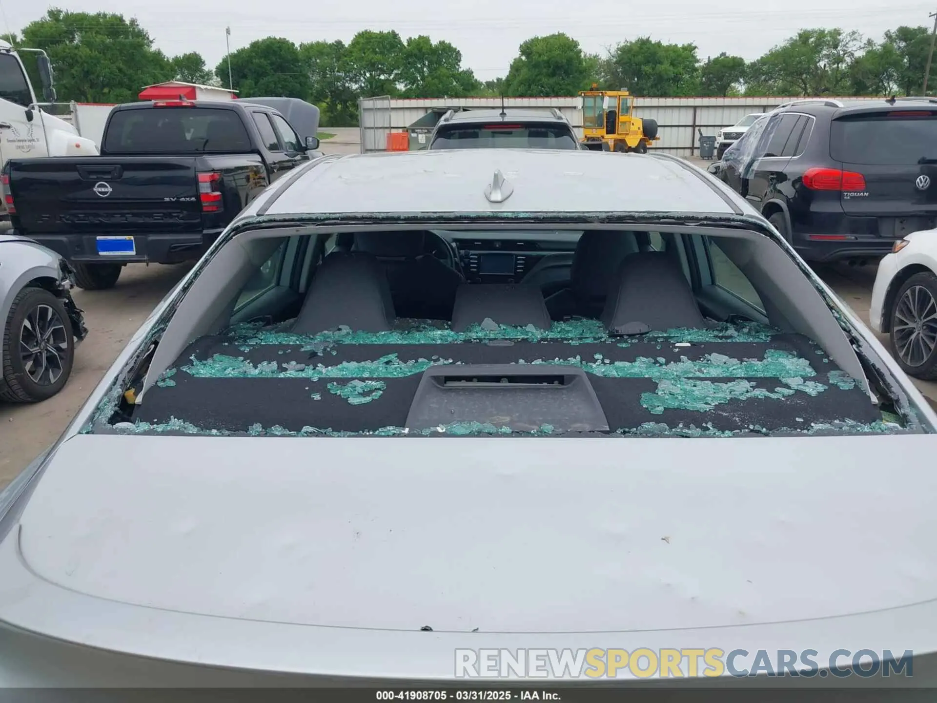 17 Photograph of a damaged car 4T1B11HK5KU207427 TOYOTA CAMRY 2019