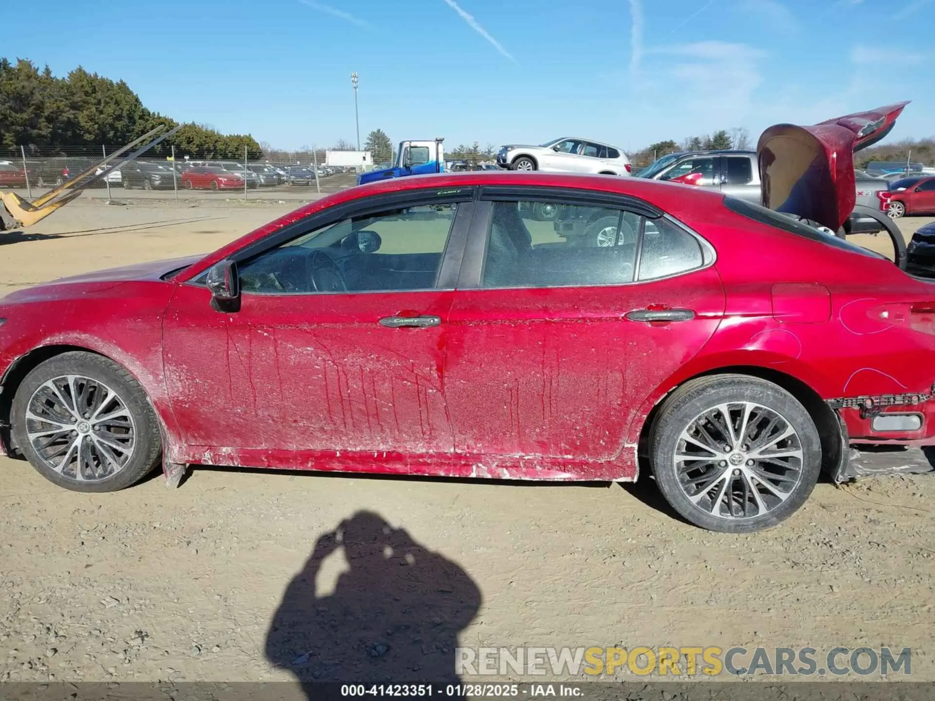 14 Photograph of a damaged car 4T1B11HK5KU216189 TOYOTA CAMRY 2019