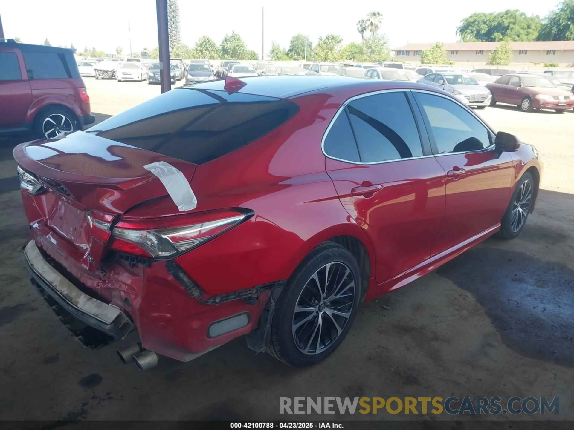 4 Photograph of a damaged car 4T1B11HK5KU220436 TOYOTA CAMRY 2019