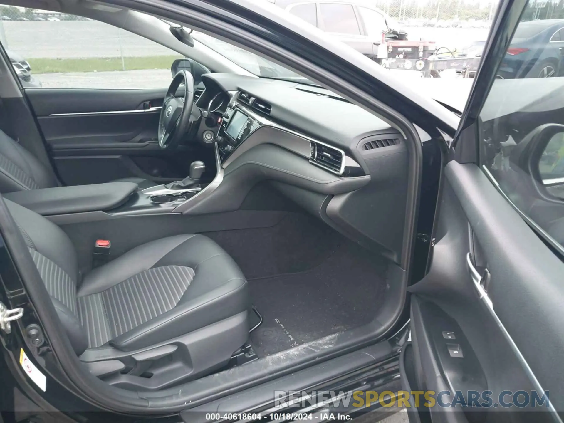 5 Photograph of a damaged car 4T1B11HK5KU225202 TOYOTA CAMRY 2019