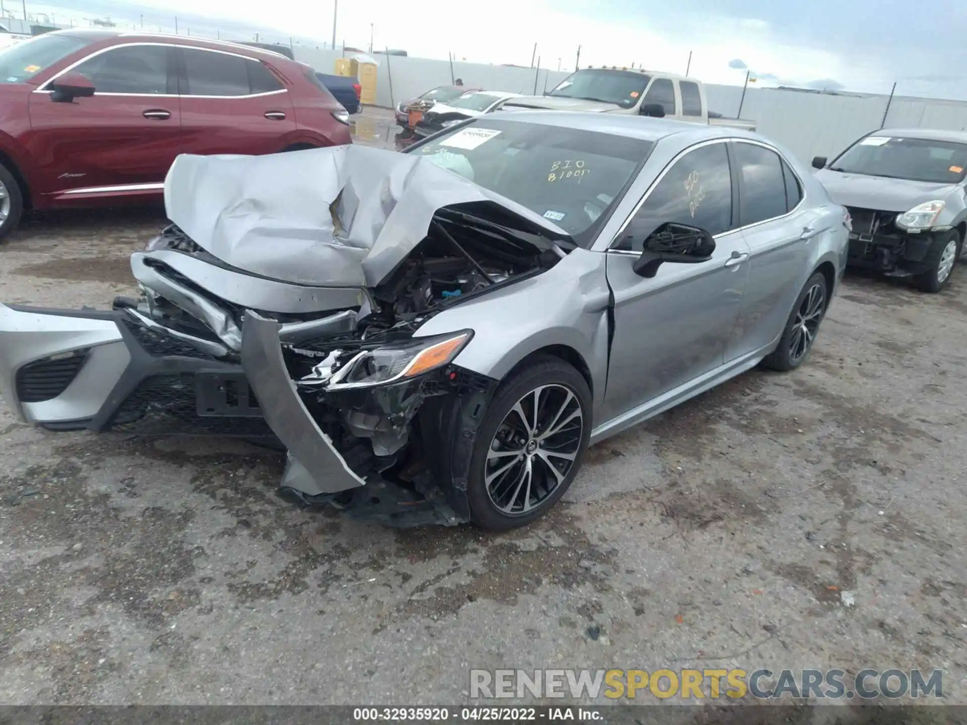 2 Photograph of a damaged car 4T1B11HK5KU228665 TOYOTA CAMRY 2019