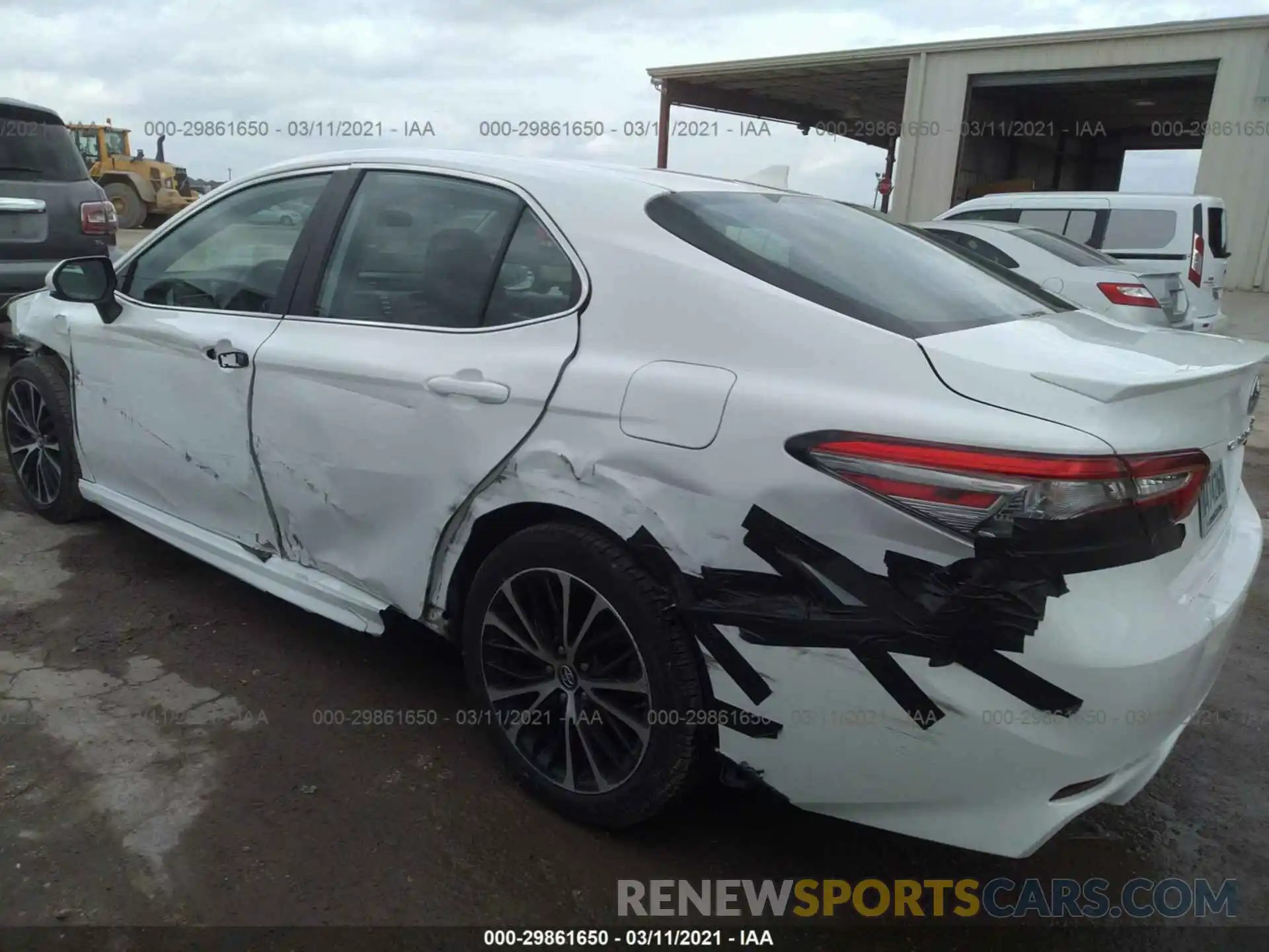 3 Photograph of a damaged car 4T1B11HK5KU252853 TOYOTA CAMRY 2019