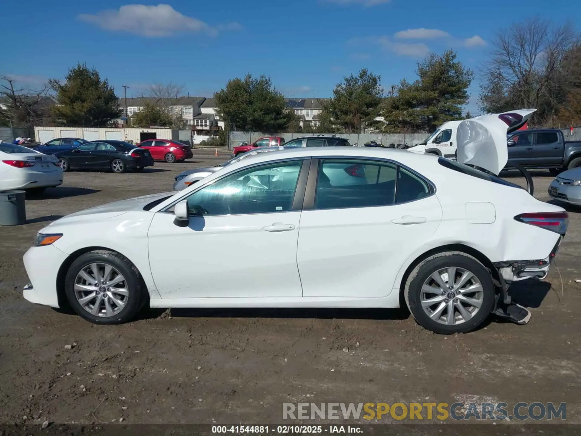 14 Photograph of a damaged car 4T1B11HK5KU253940 TOYOTA CAMRY 2019