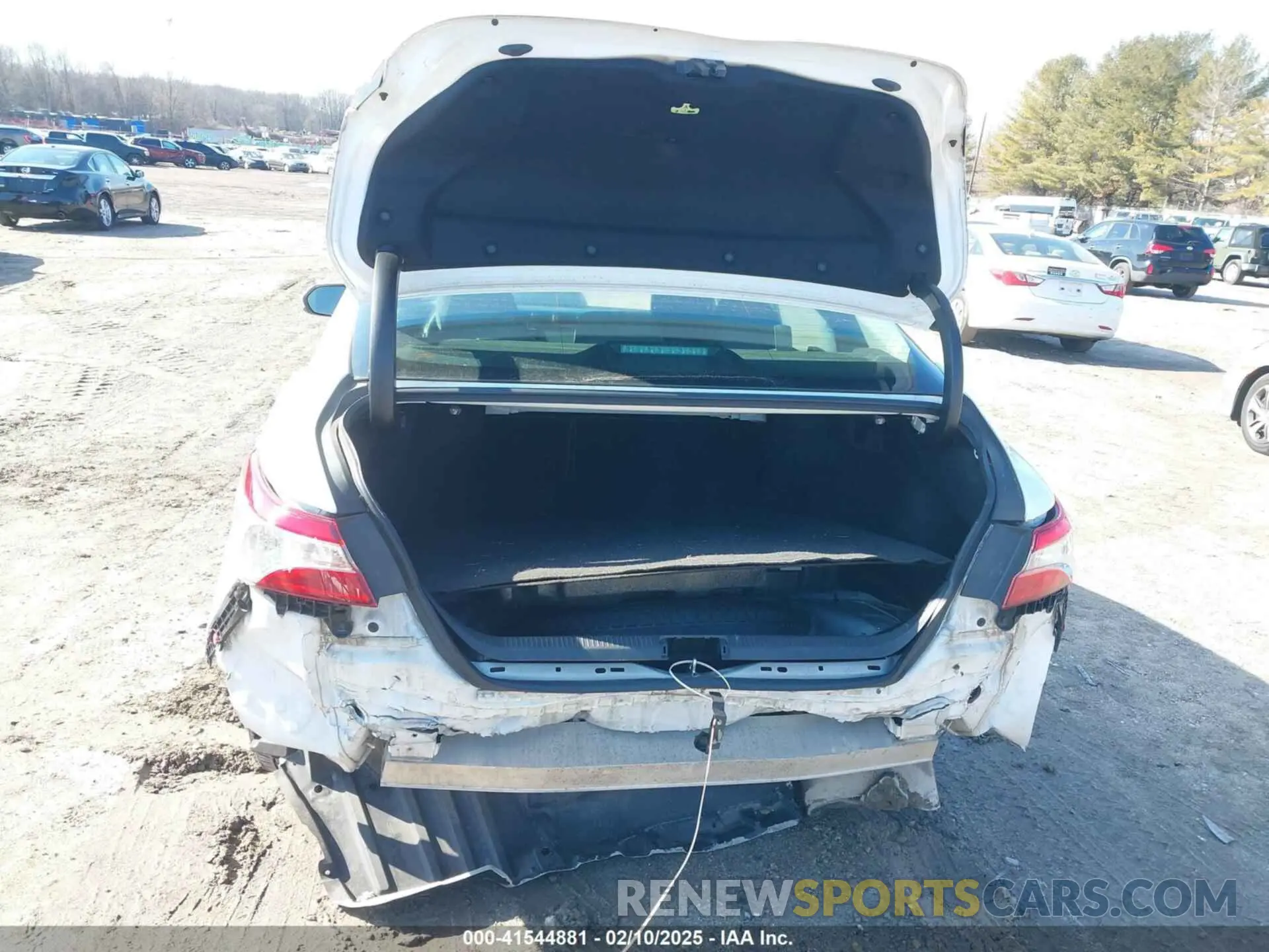 6 Photograph of a damaged car 4T1B11HK5KU253940 TOYOTA CAMRY 2019