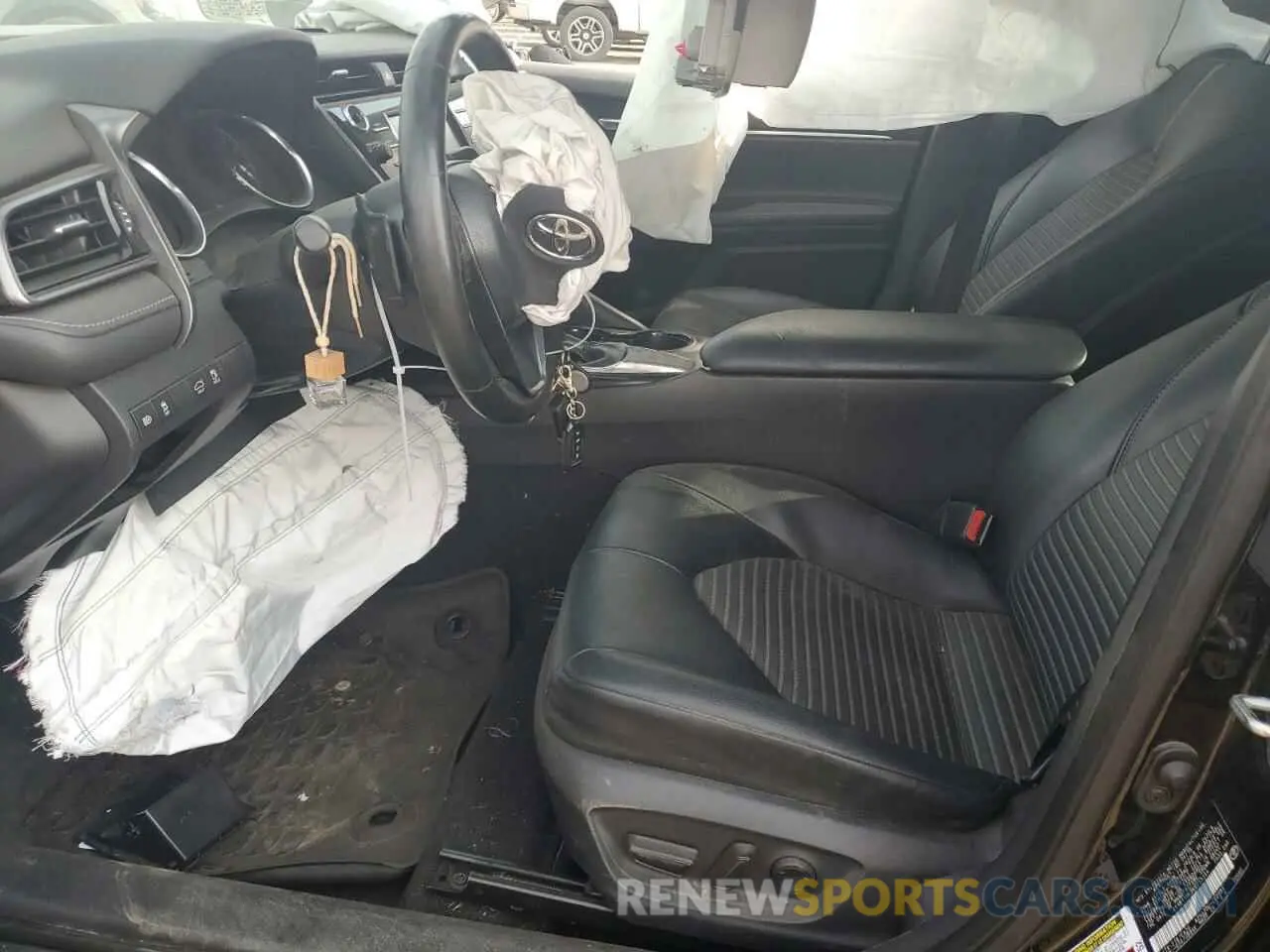 7 Photograph of a damaged car 4T1B11HK5KU255154 TOYOTA CAMRY 2019