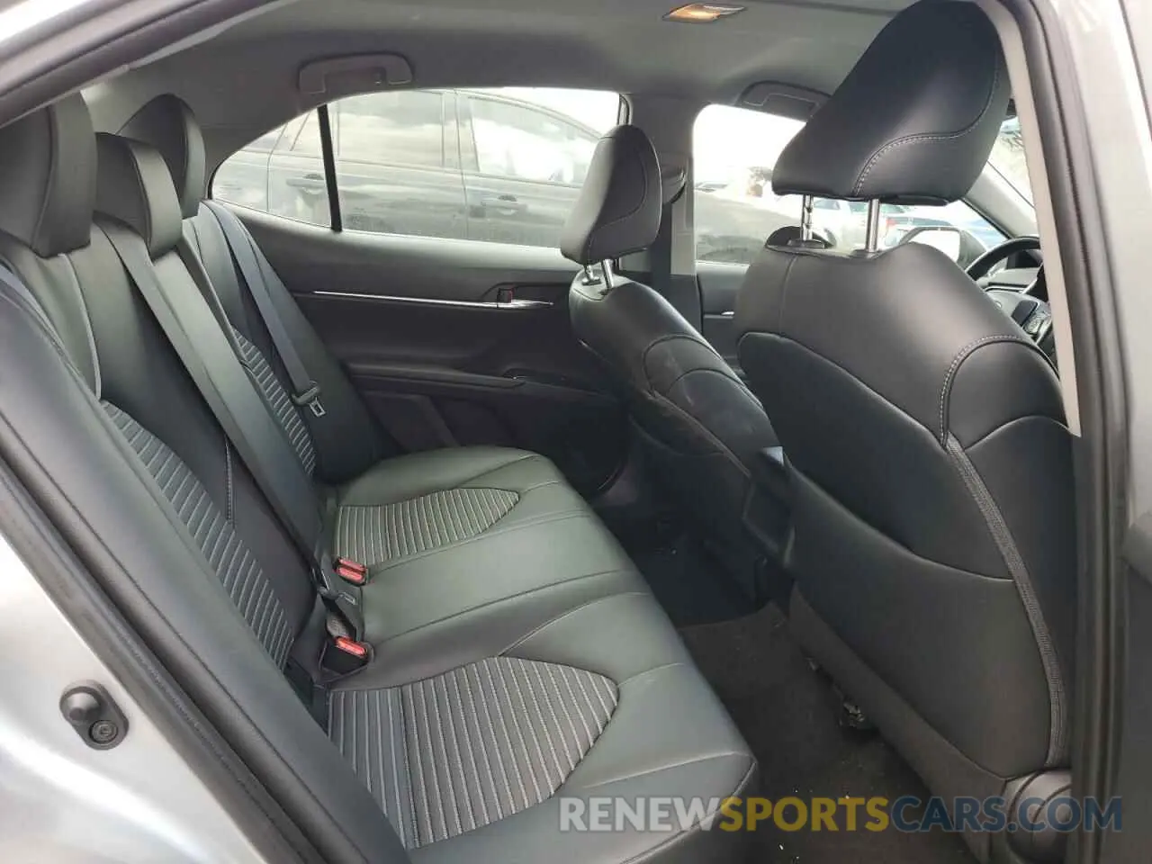 10 Photograph of a damaged car 4T1B11HK5KU255557 TOYOTA CAMRY 2019