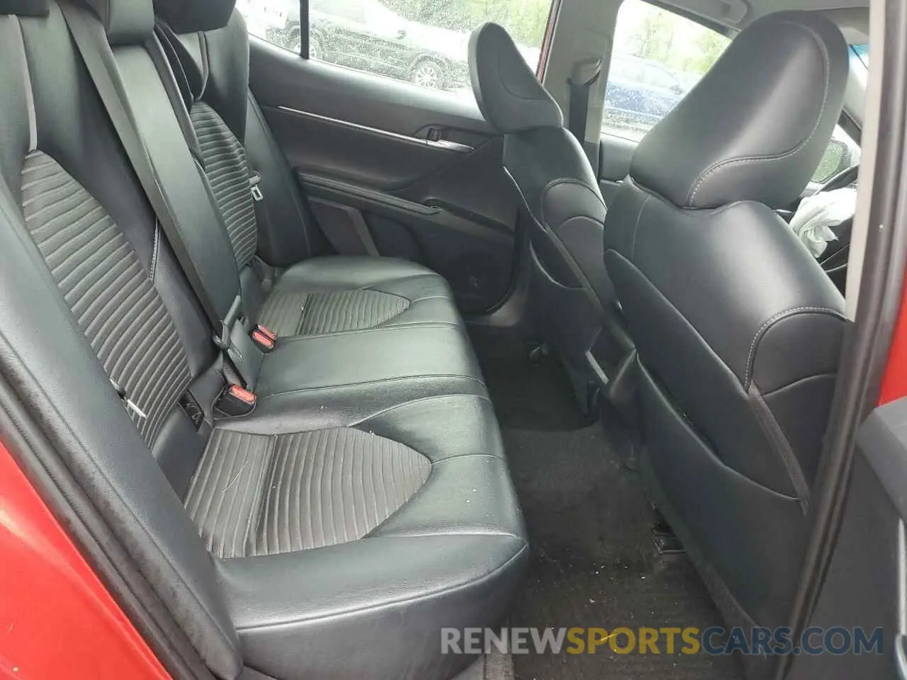 10 Photograph of a damaged car 4T1B11HK5KU258684 TOYOTA CAMRY 2019