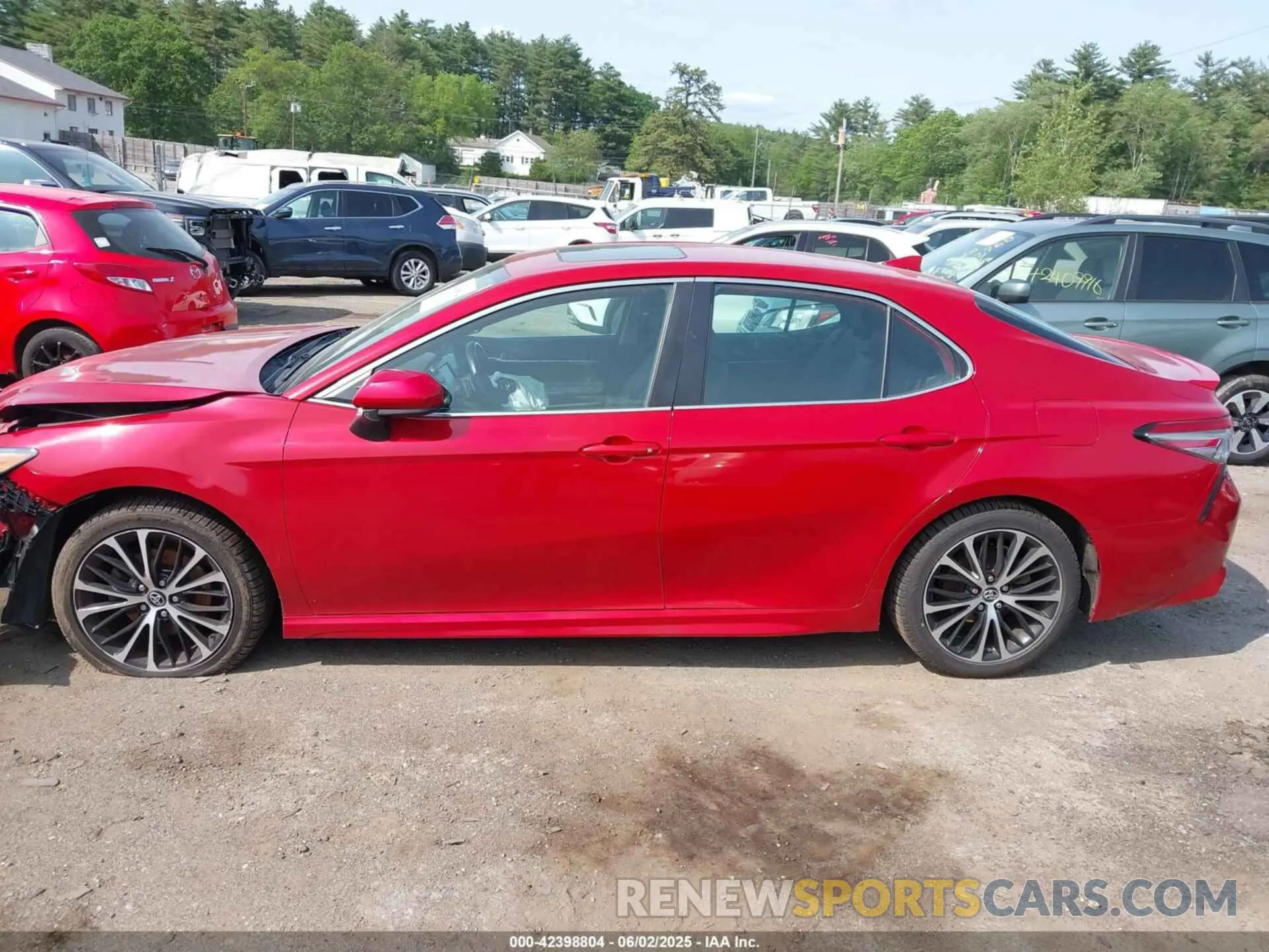 15 Photograph of a damaged car 4T1B11HK5KU260192 TOYOTA CAMRY 2019