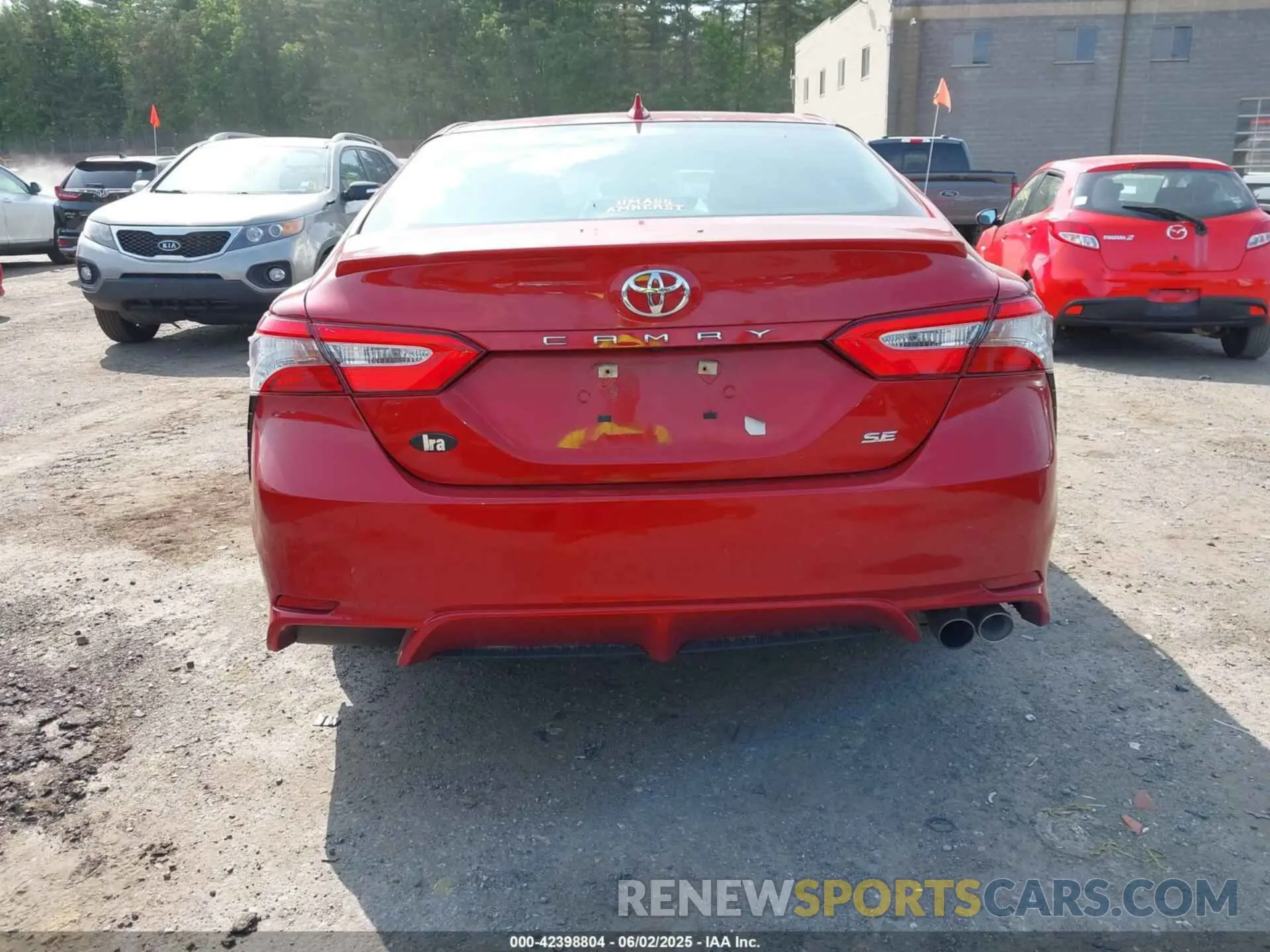 17 Photograph of a damaged car 4T1B11HK5KU260192 TOYOTA CAMRY 2019