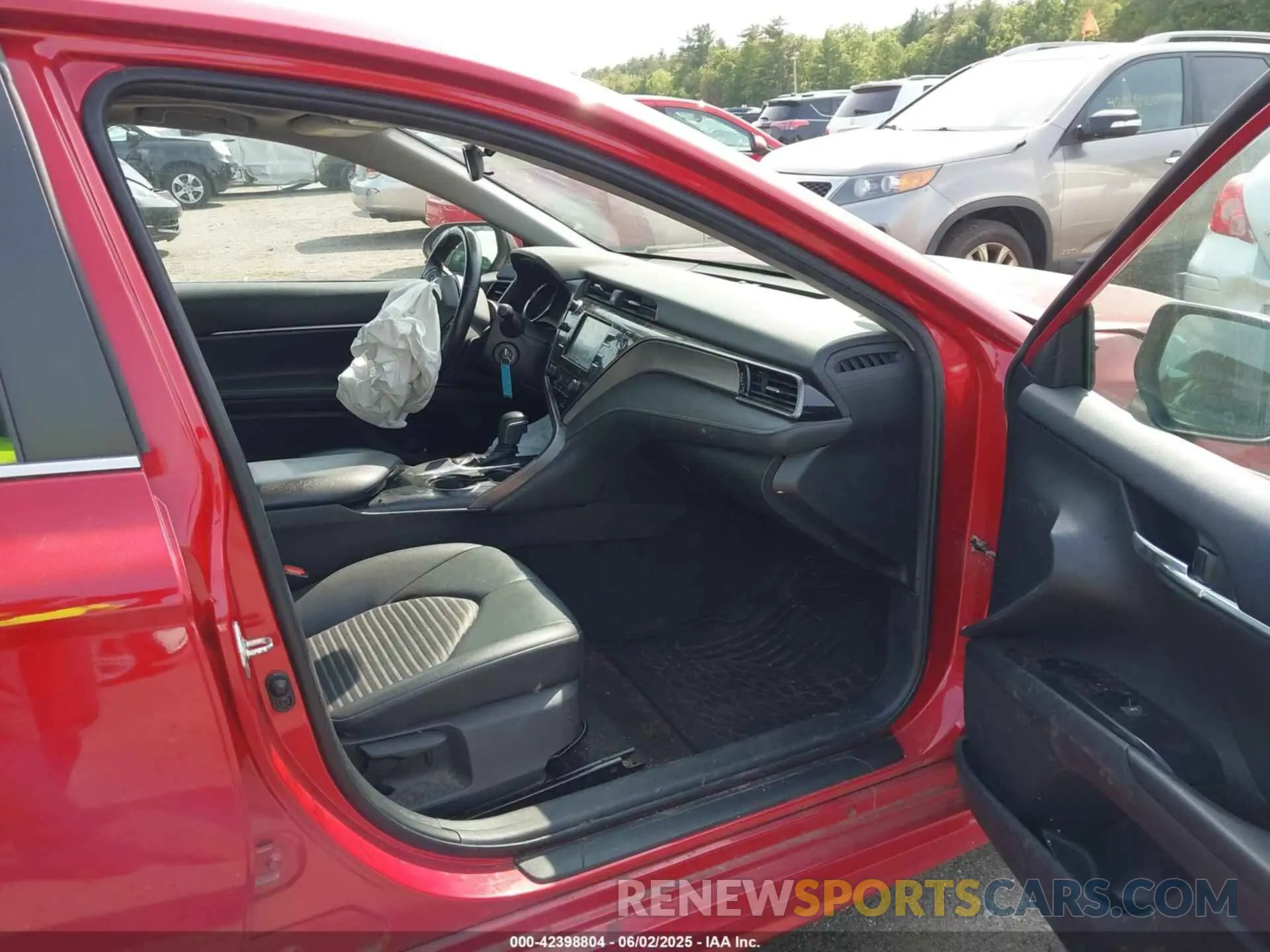 5 Photograph of a damaged car 4T1B11HK5KU260192 TOYOTA CAMRY 2019