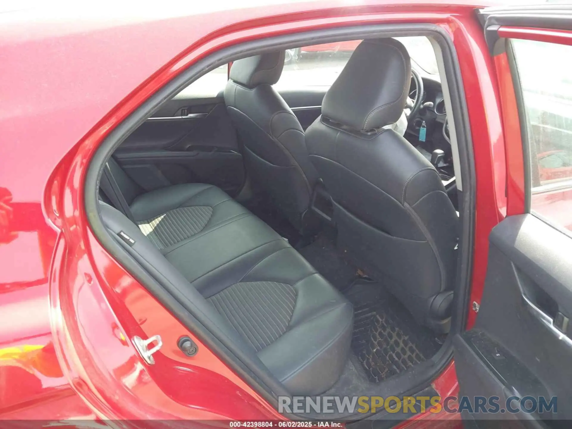 8 Photograph of a damaged car 4T1B11HK5KU260192 TOYOTA CAMRY 2019