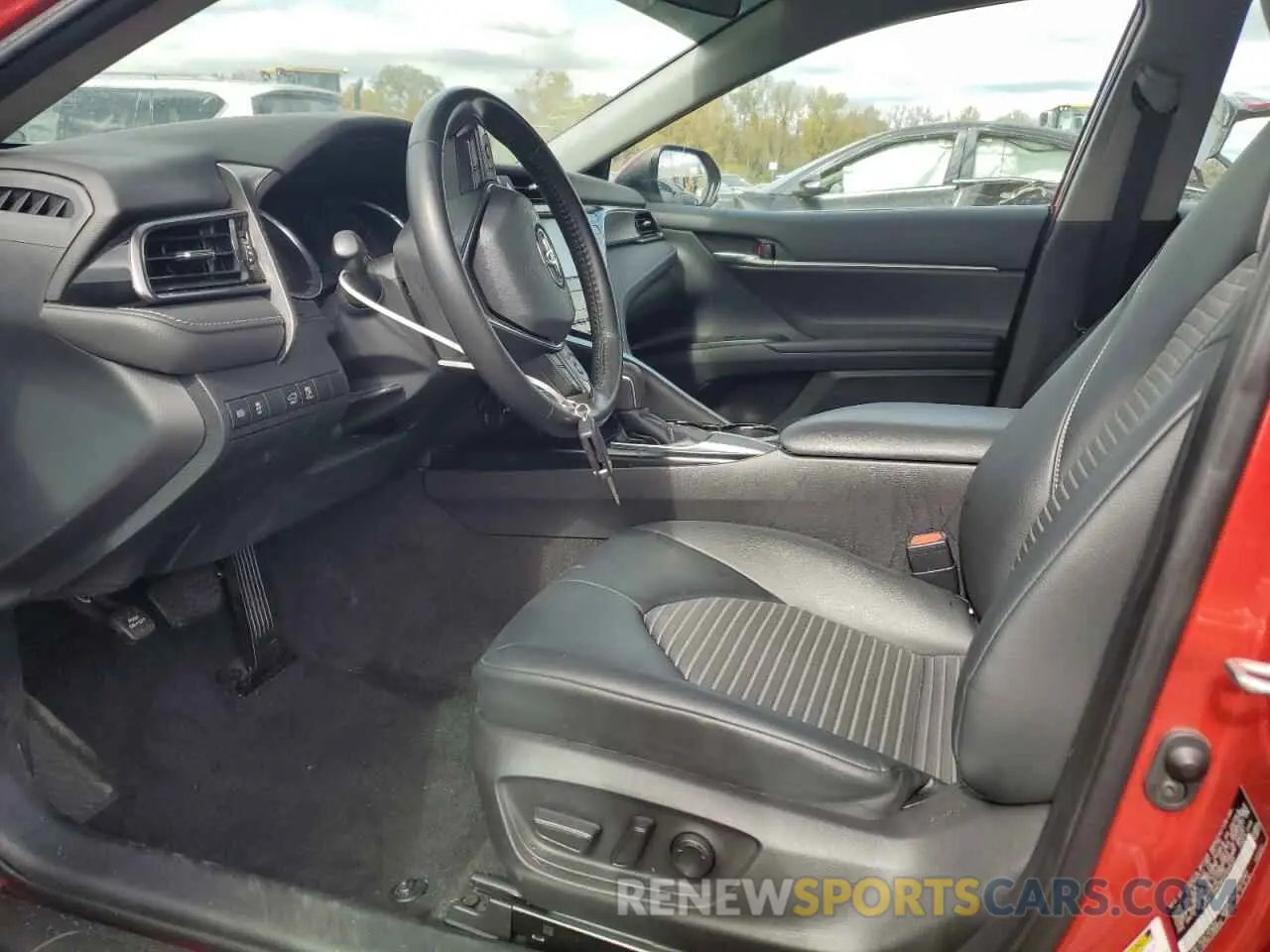 7 Photograph of a damaged car 4T1B11HK5KU264632 TOYOTA CAMRY 2019