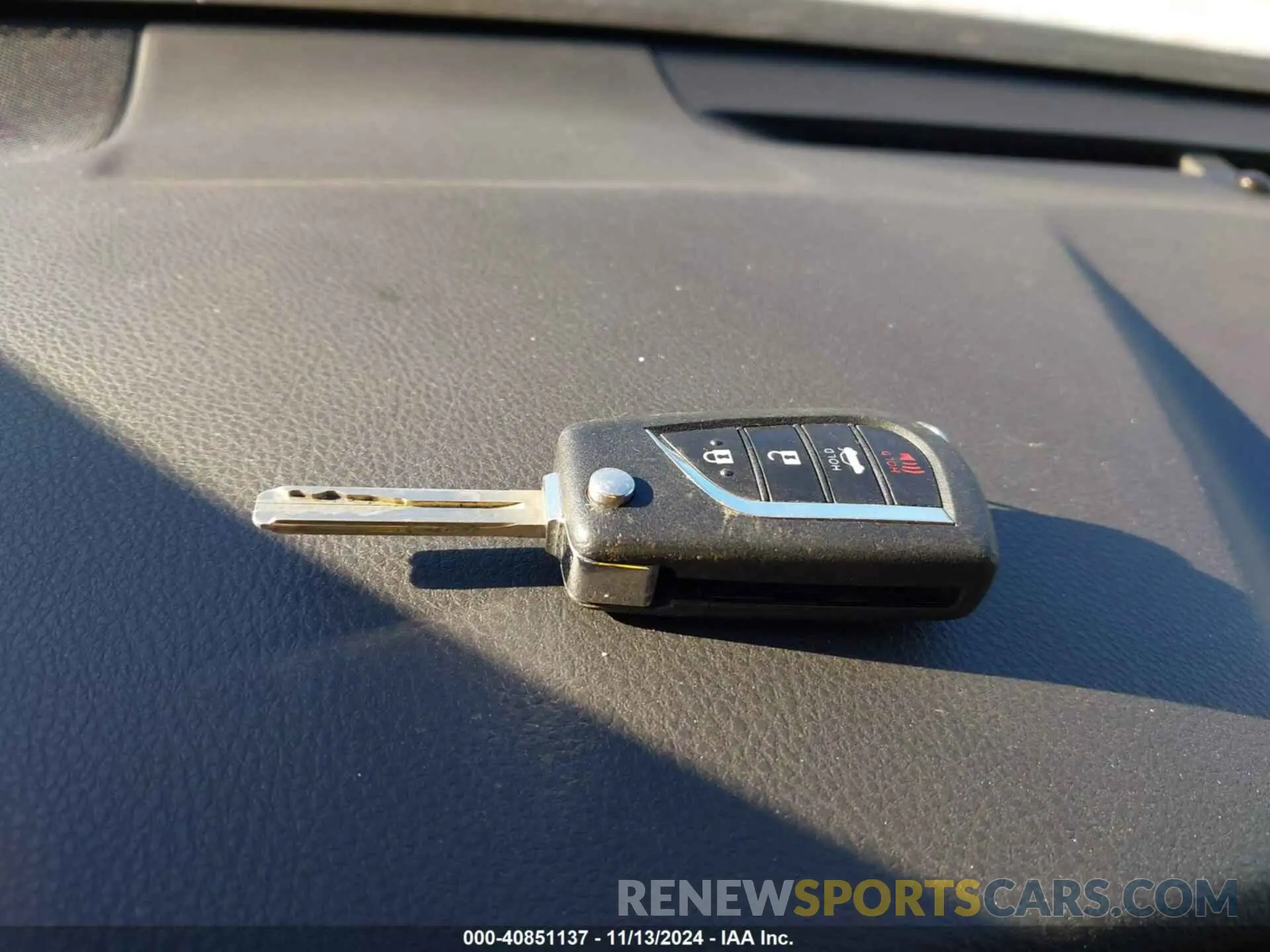 11 Photograph of a damaged car 4T1B11HK5KU273671 TOYOTA CAMRY 2019