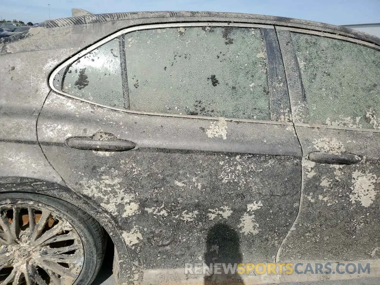 10 Photograph of a damaged car 4T1B11HK5KU281608 TOYOTA CAMRY 2019